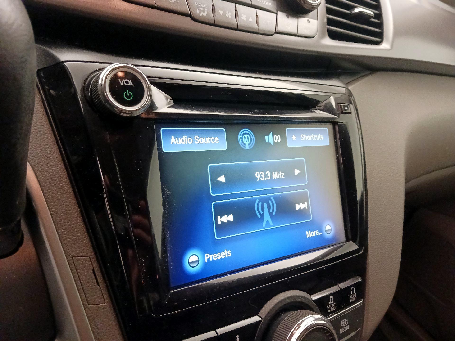 Thumbnail: 2015 Honda Odyssey - 15