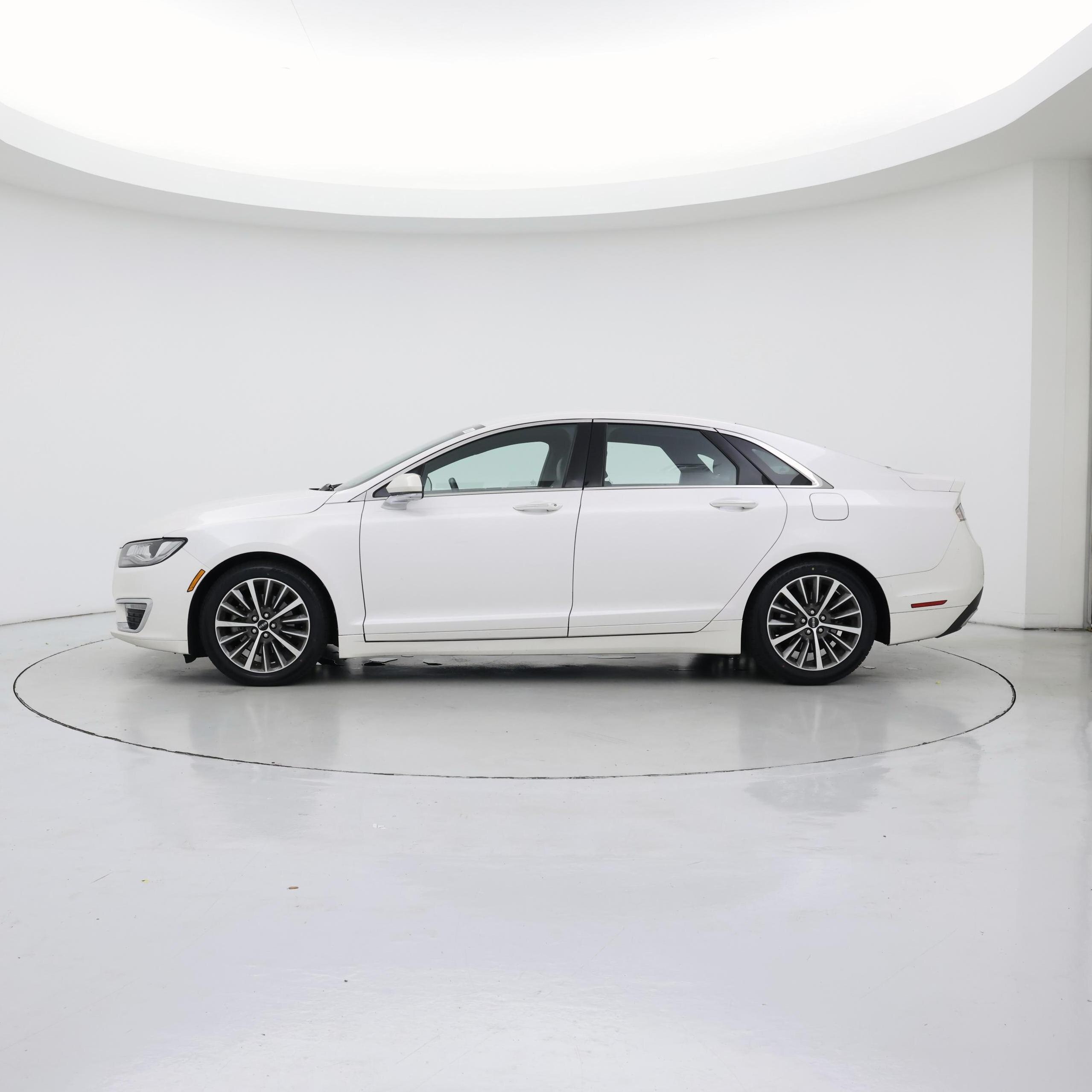 Thumbnail: 2019 Lincoln MKZ - 3