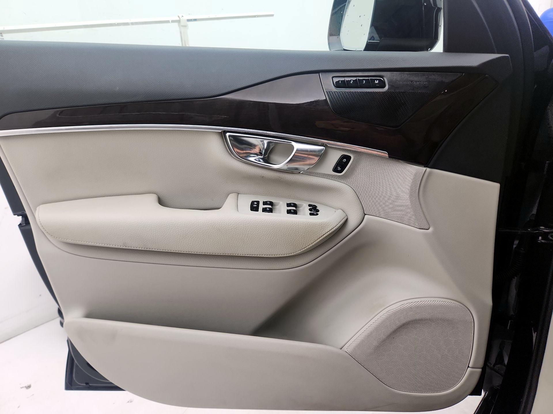 Thumbnail: 2019 Volvo XC90 - 12