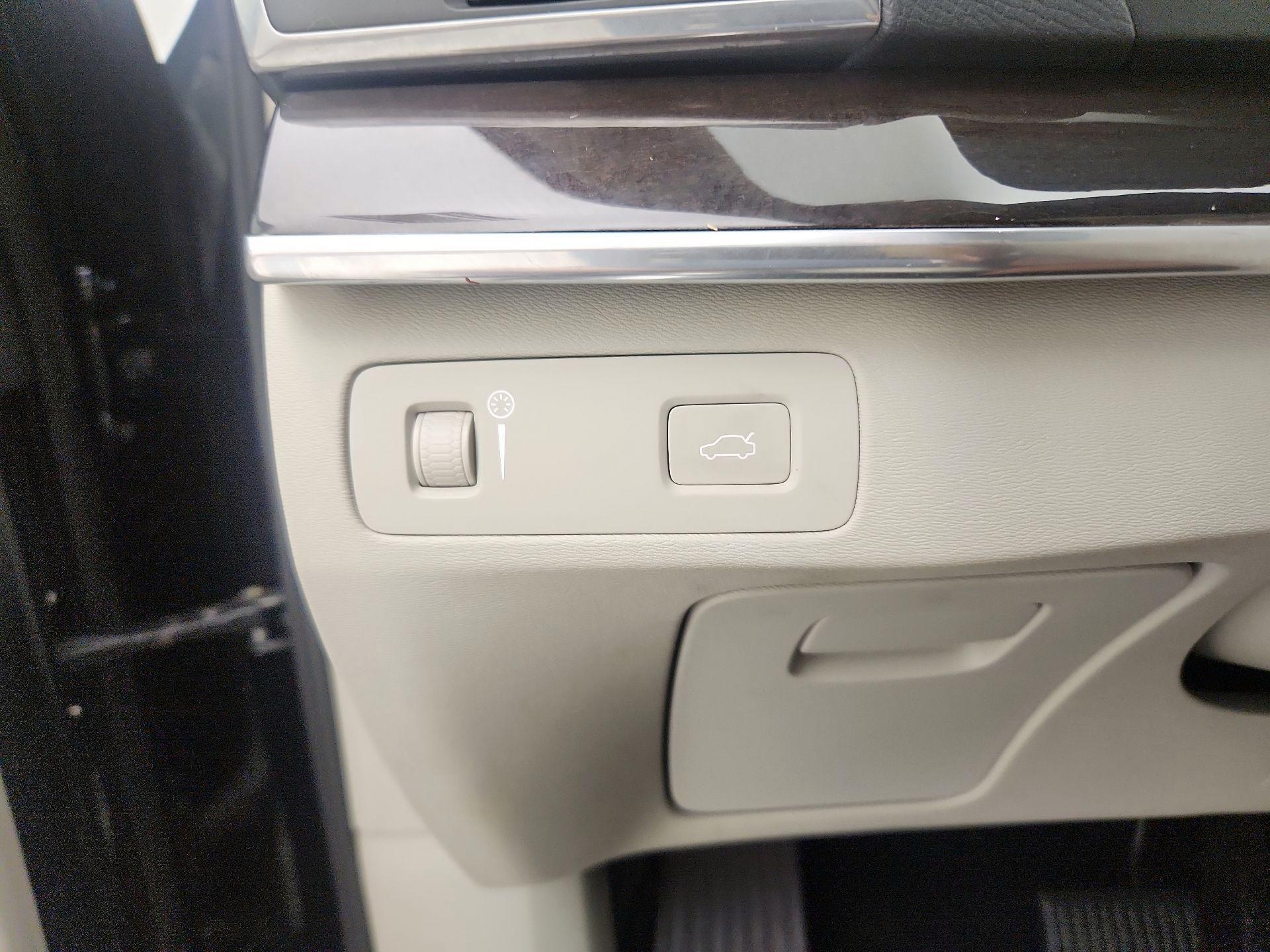 Thumbnail: 2019 Volvo XC90 - 13