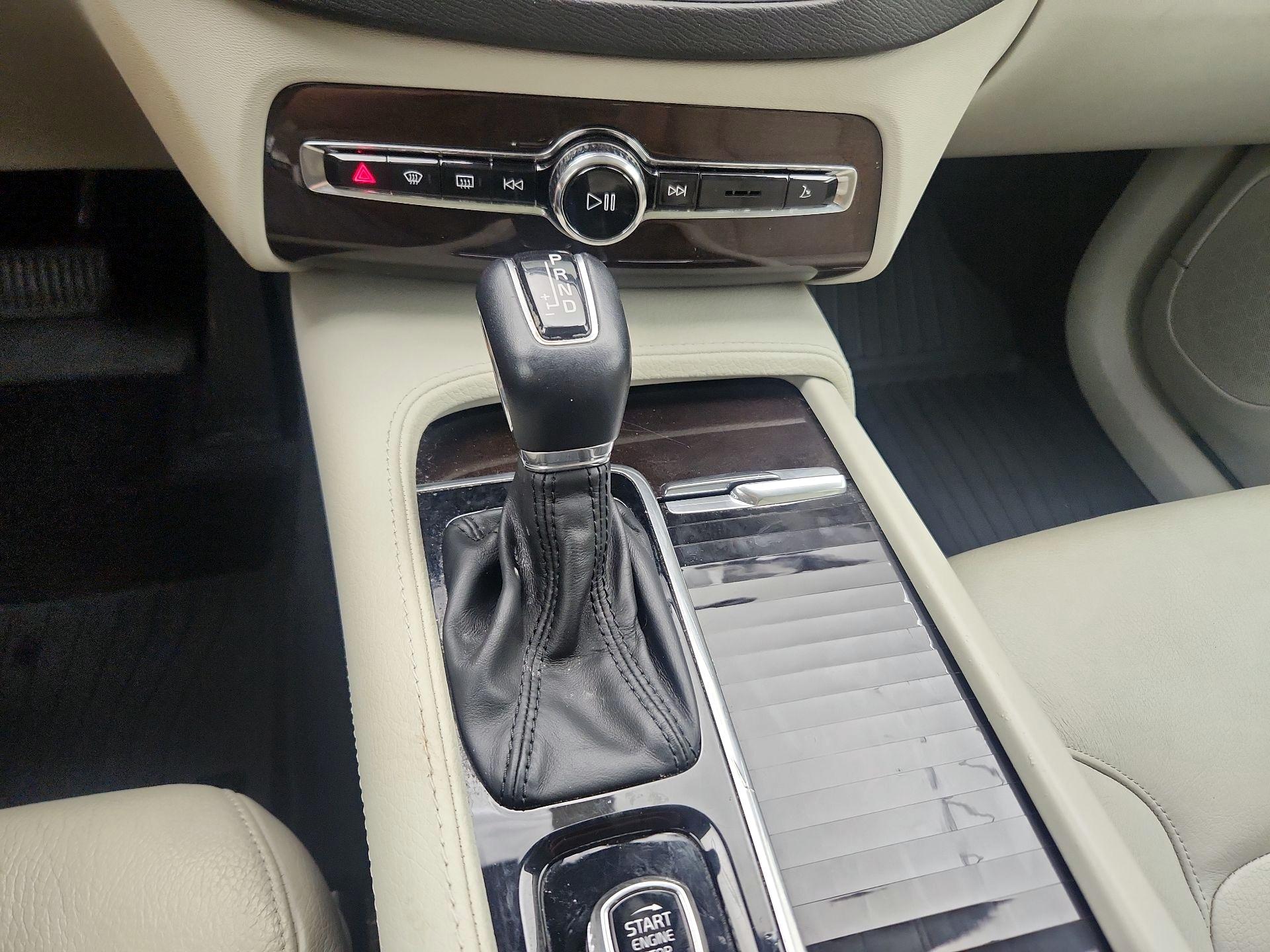 Thumbnail: 2019 Volvo XC90 - 18