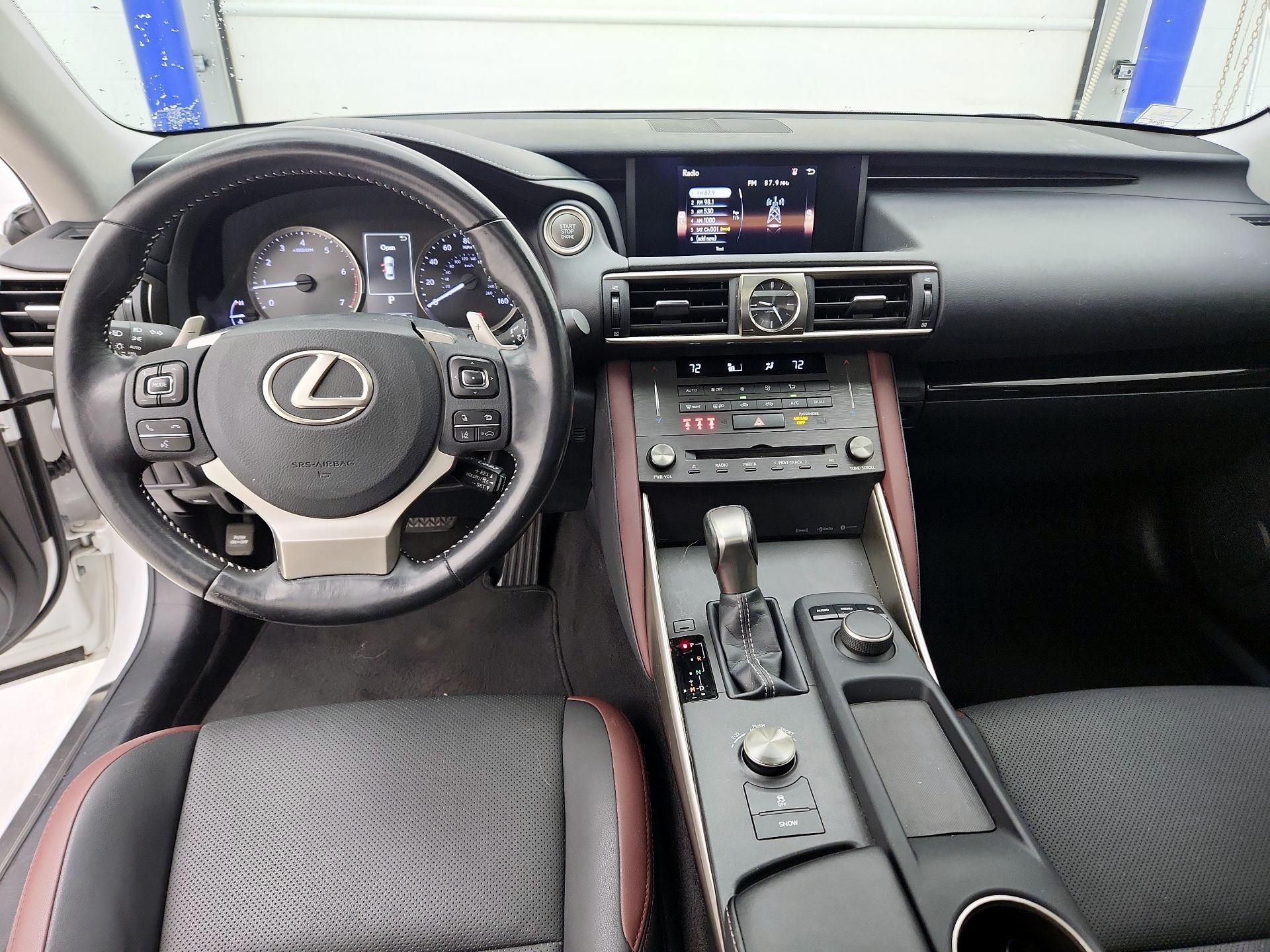 Thumbnail: 2019 Lexus IS - 9