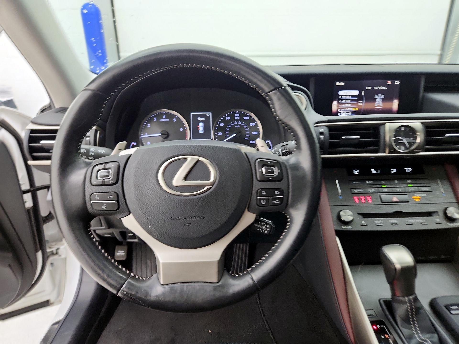 Thumbnail: 2019 Lexus IS - 10