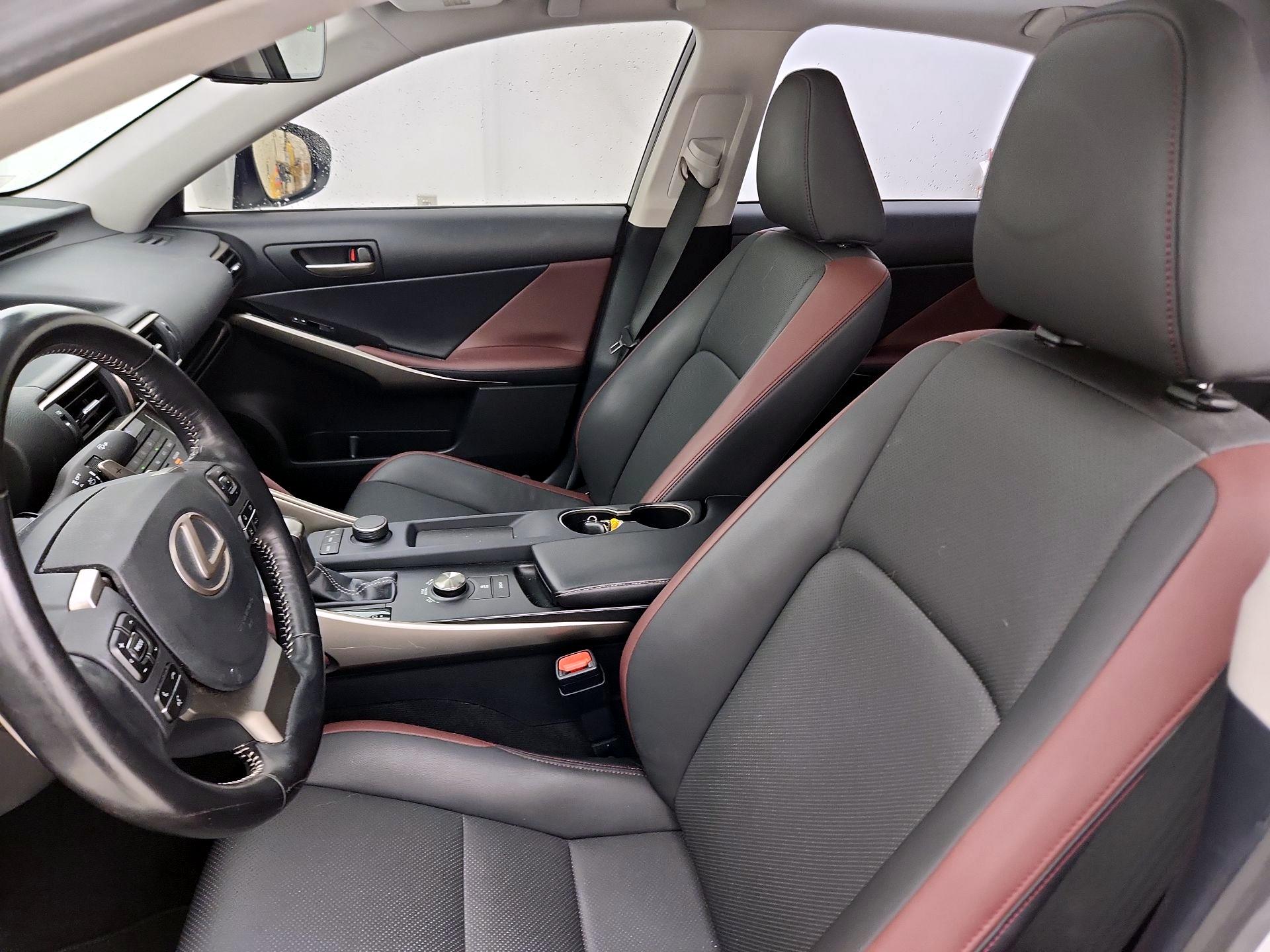 Thumbnail: 2019 Lexus IS - 11
