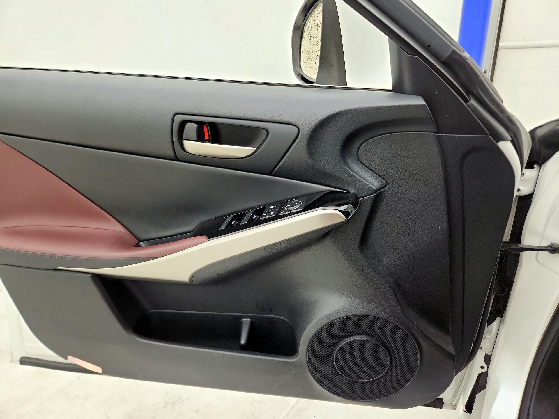 Thumbnail: 2019 Lexus IS - 12