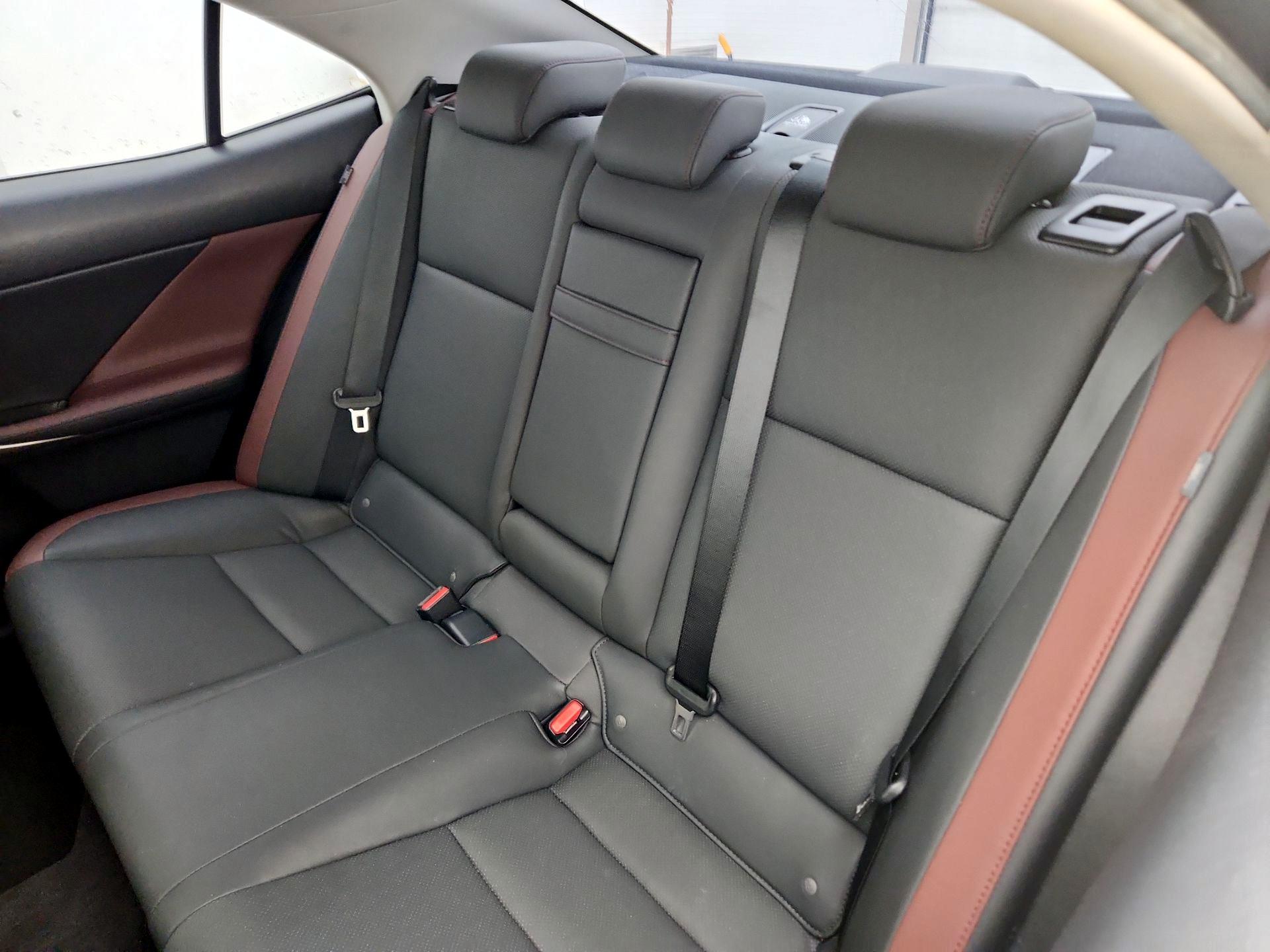 Thumbnail: 2019 Lexus IS - 19