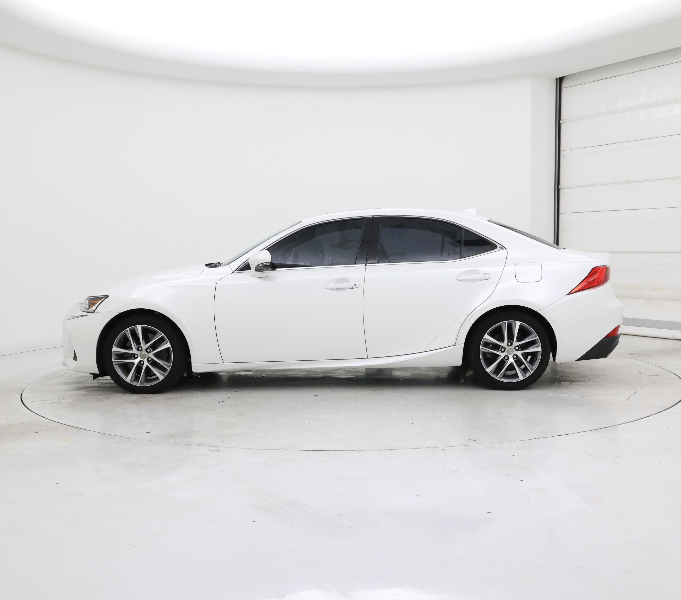Thumbnail: 2019 Lexus IS - 3