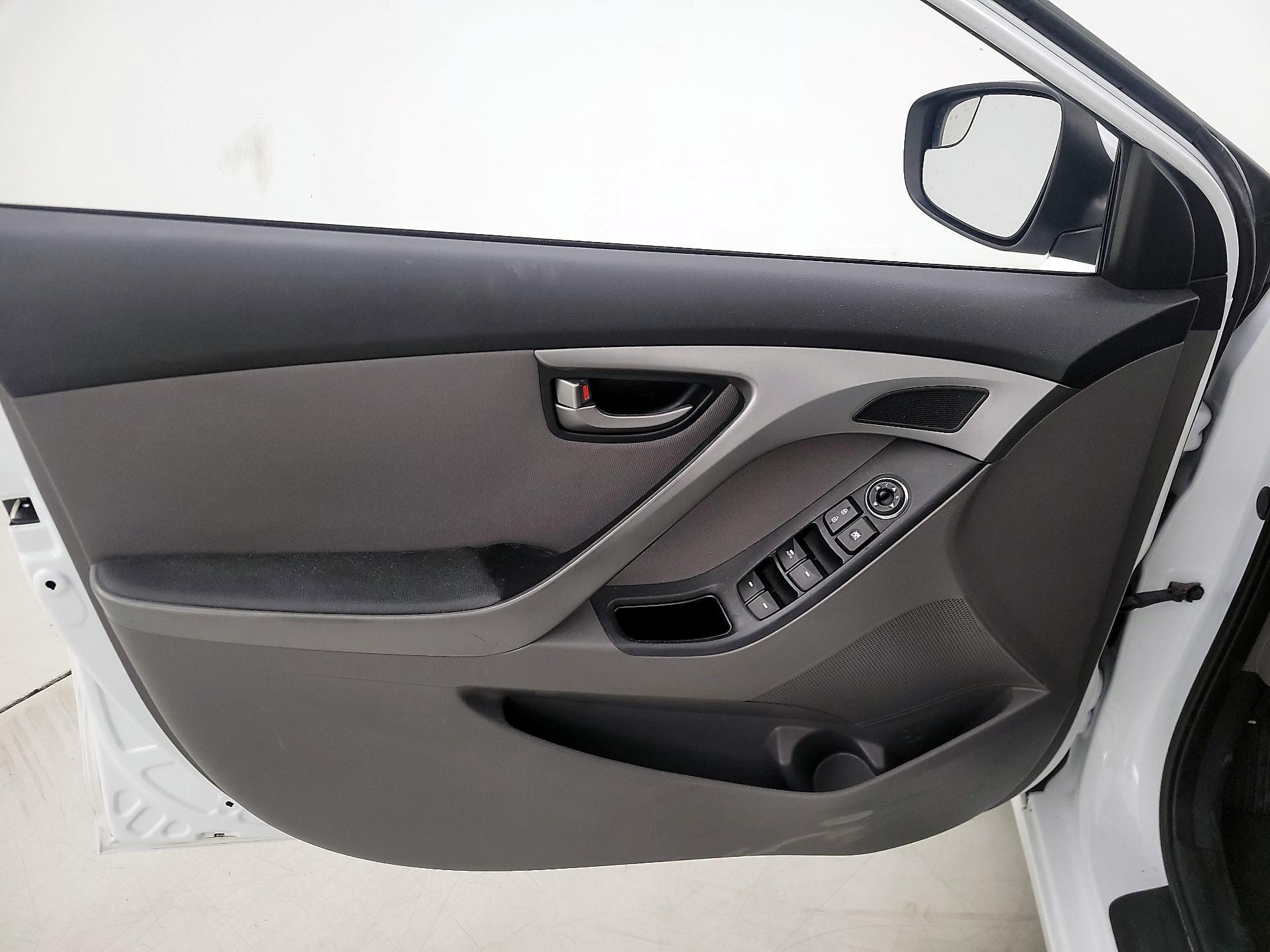 Thumbnail: 2016 Hyundai Elantra - 12