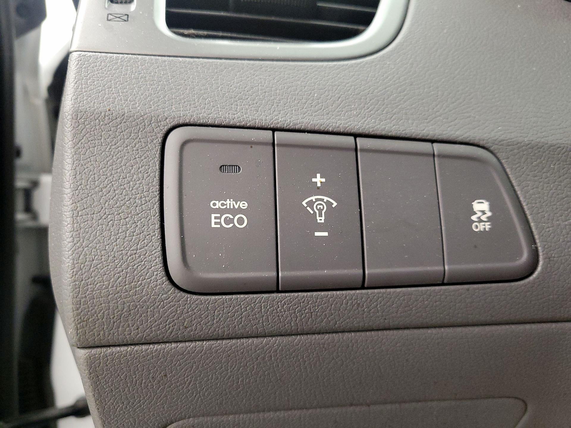 Thumbnail: 2016 Hyundai Elantra - 13