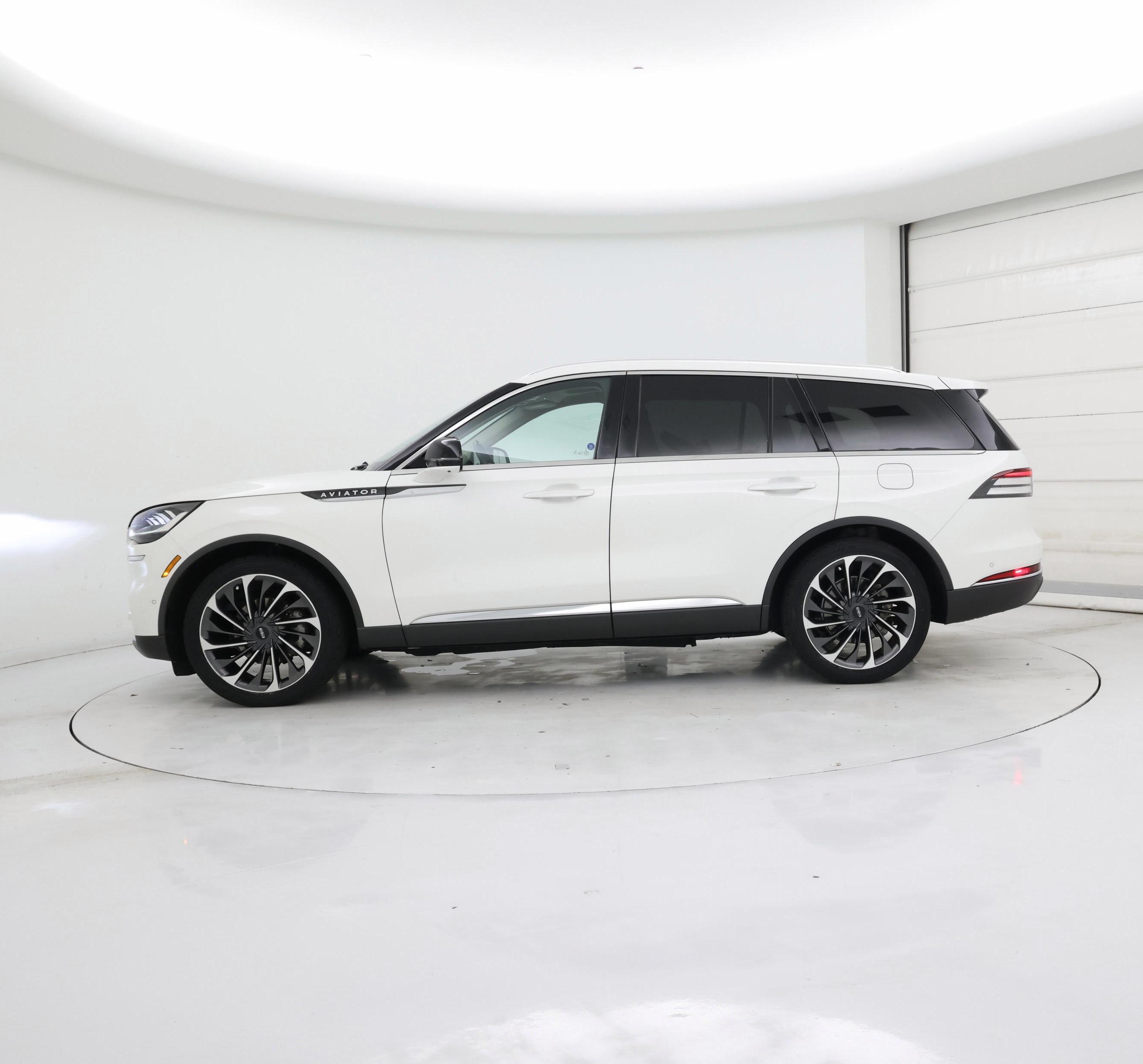 Thumbnail: 2022 Lincoln Aviator - 3