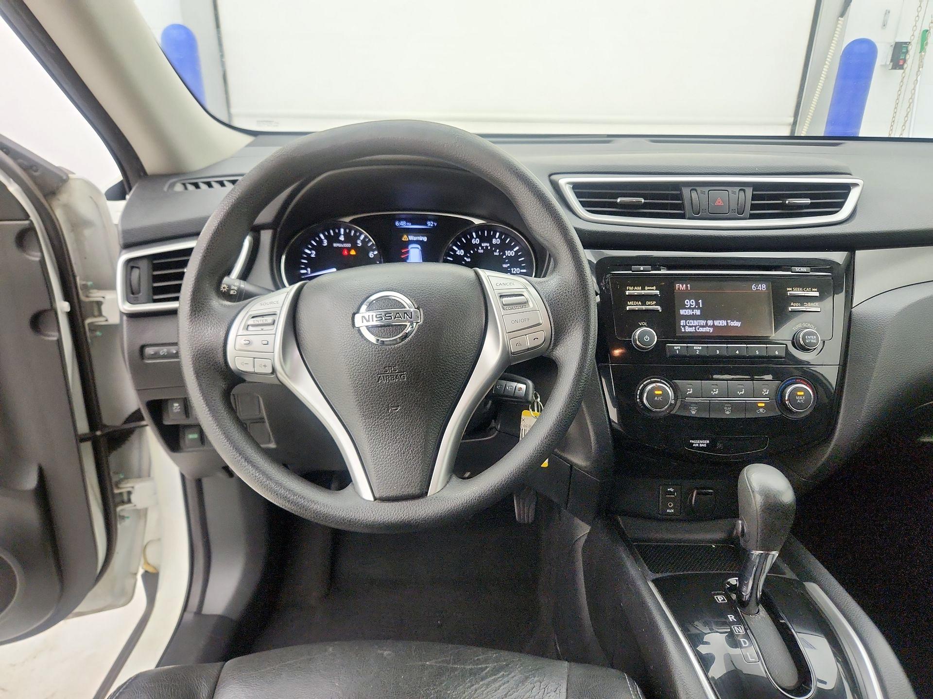 Thumbnail: 2016 Nissan Rogue - 10
