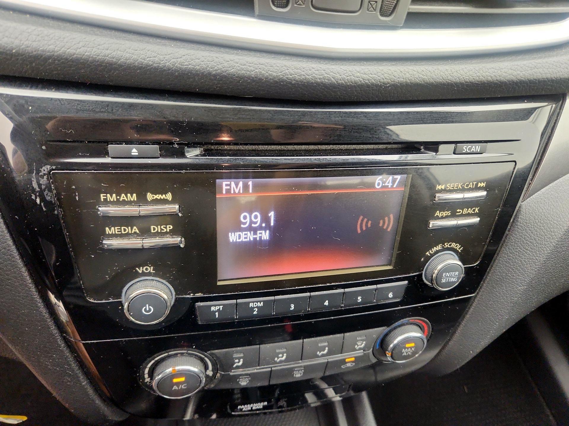 Thumbnail: 2016 Nissan Rogue - 15