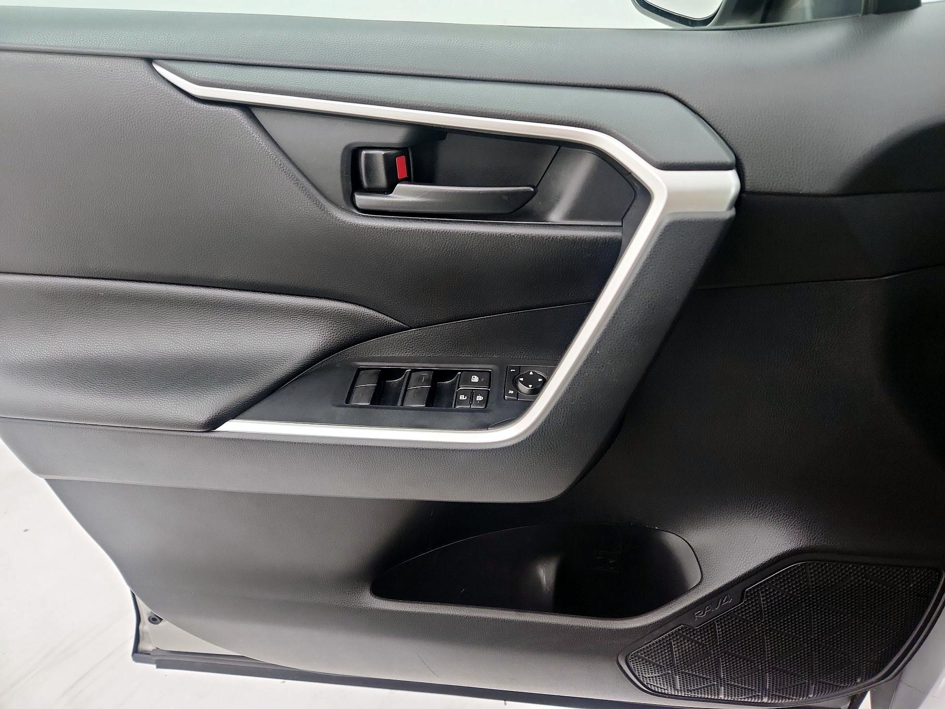 Thumbnail: 2019 Toyota RAV4 - 12