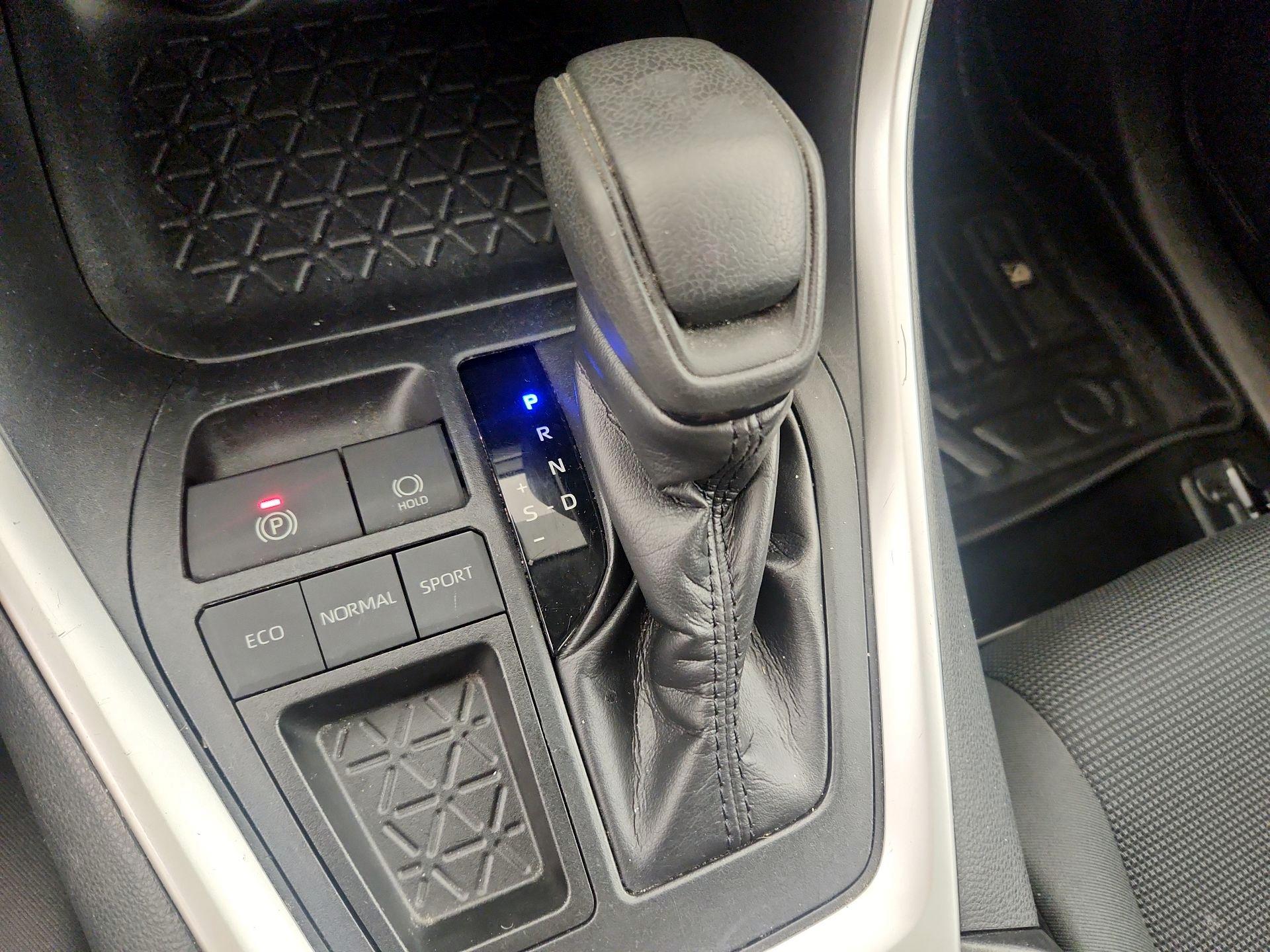 Thumbnail: 2019 Toyota RAV4 - 17