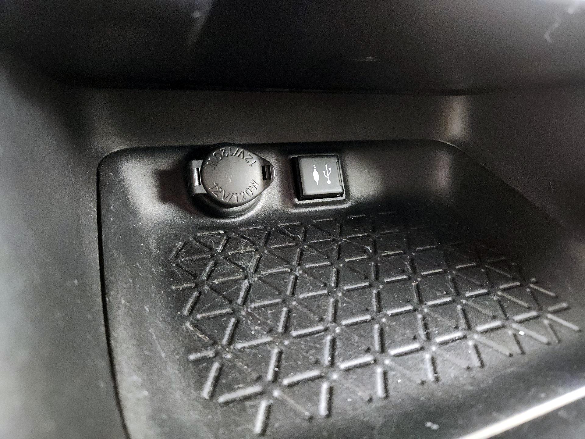 Thumbnail: 2019 Toyota RAV4 - 18