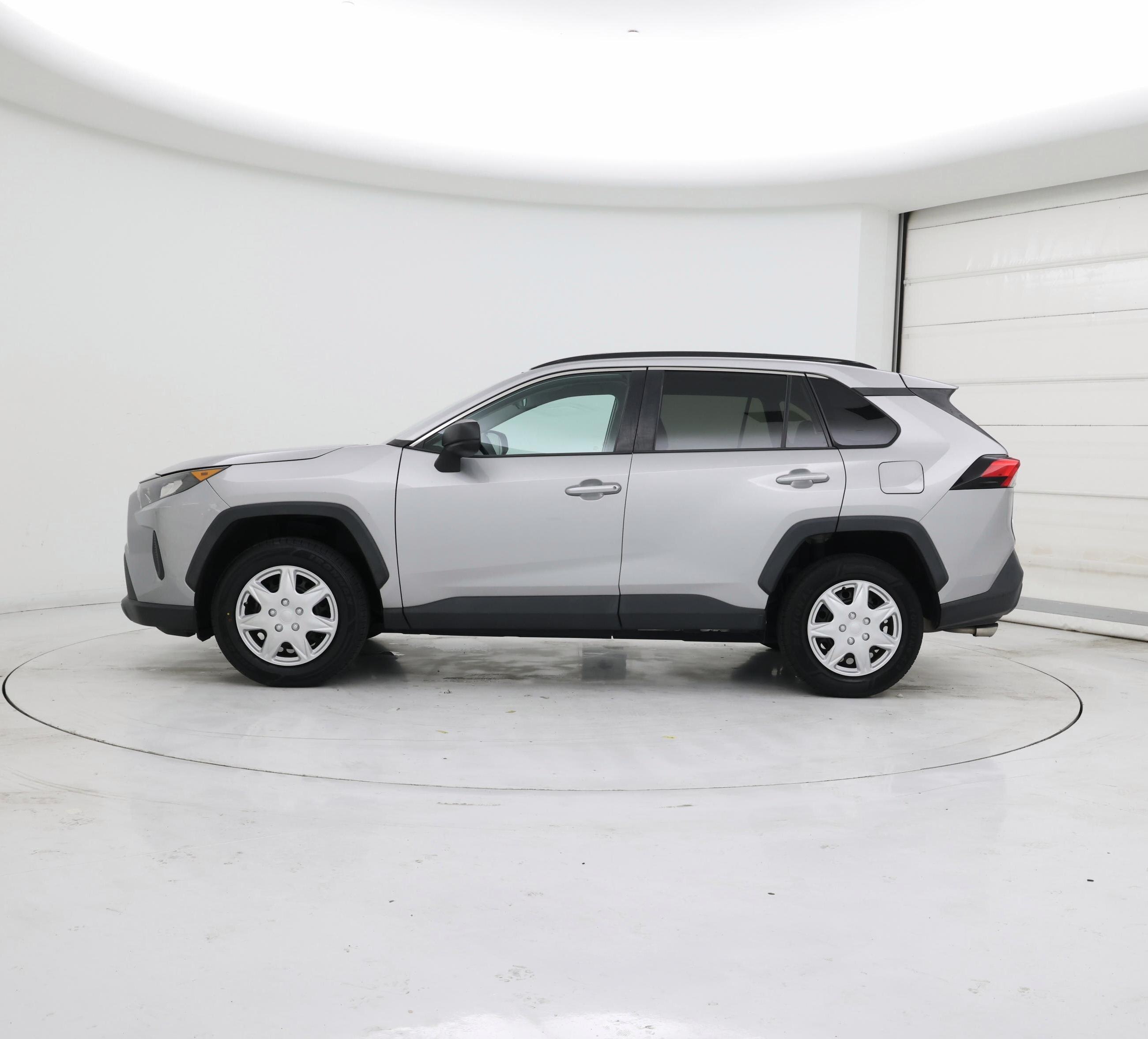 Thumbnail: 2019 Toyota RAV4 - 3