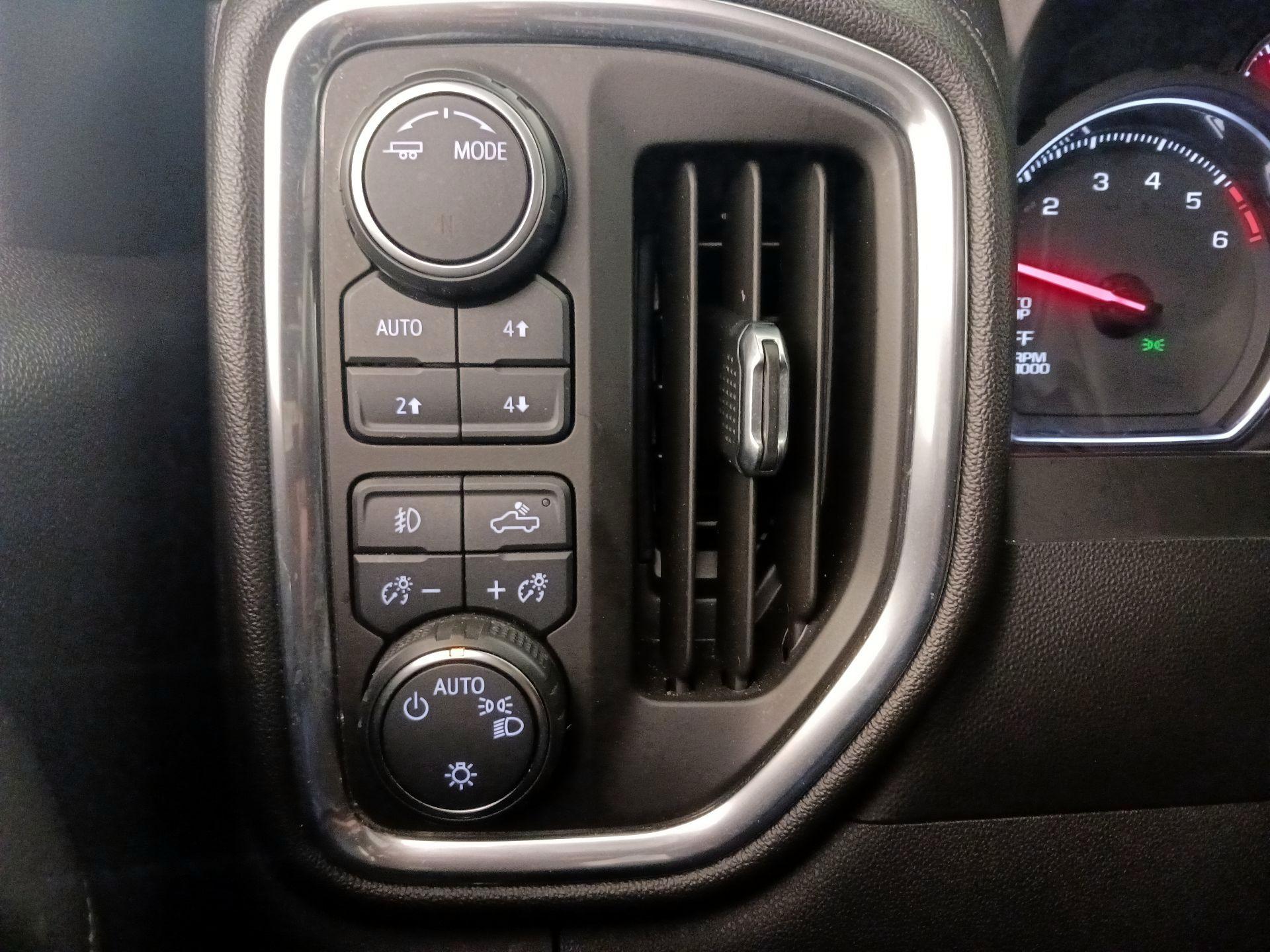 Thumbnail: 2020 Chevrolet Silverado 1500 - 13