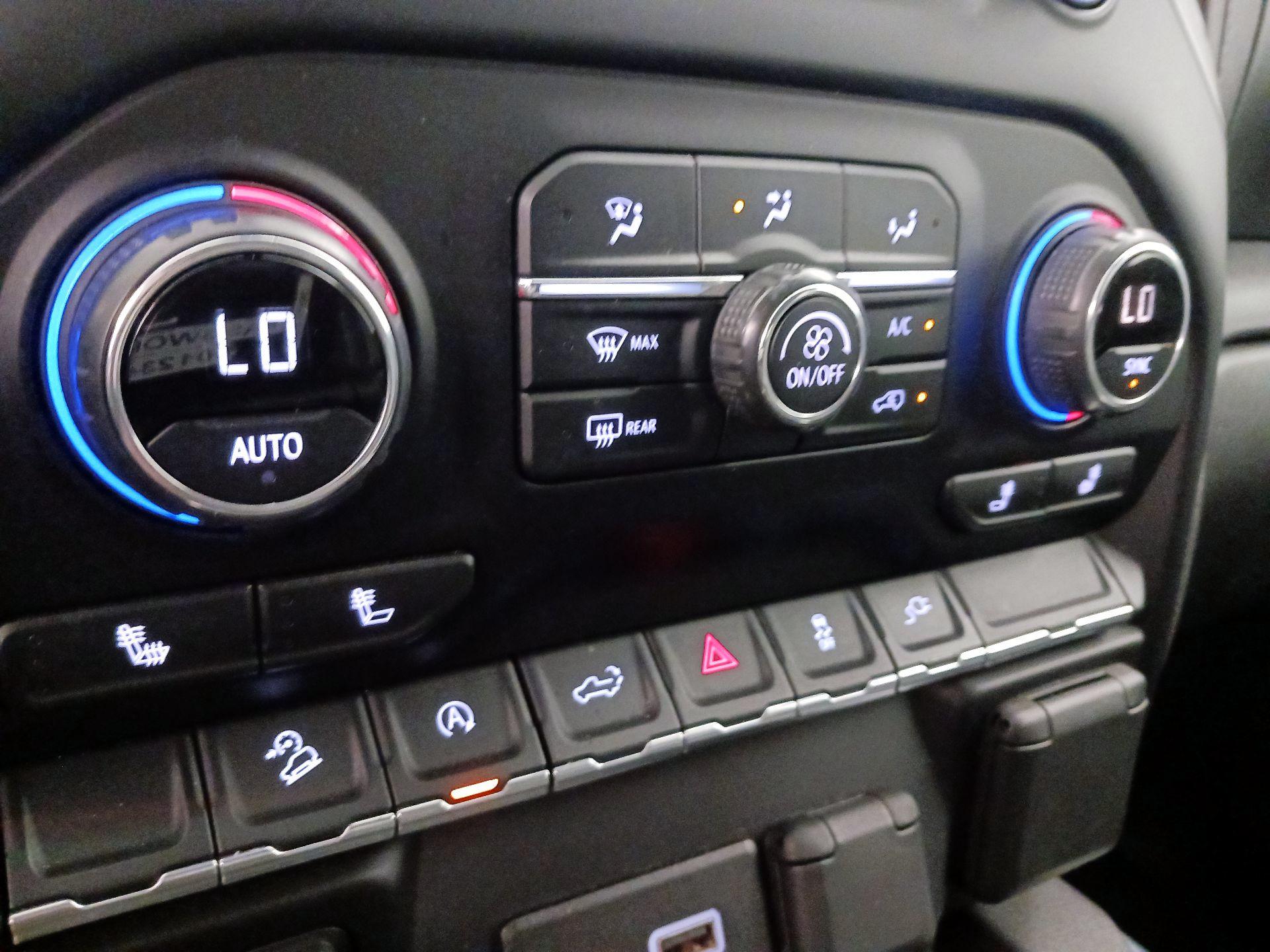 Thumbnail: 2020 Chevrolet Silverado 1500 - 16