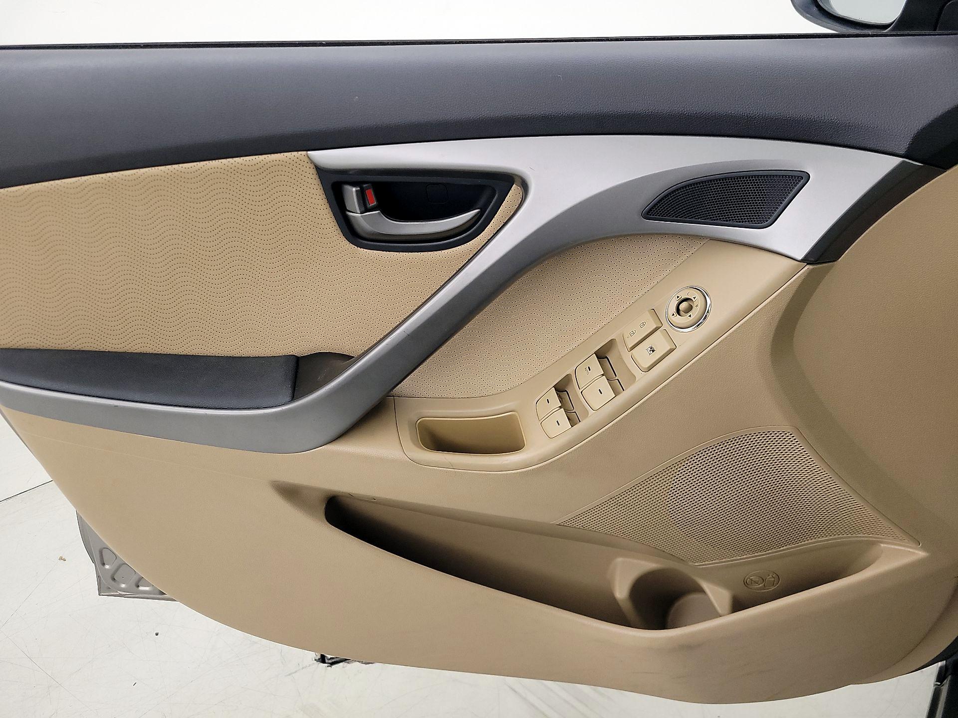 Thumbnail: 2013 Hyundai Elantra - 12