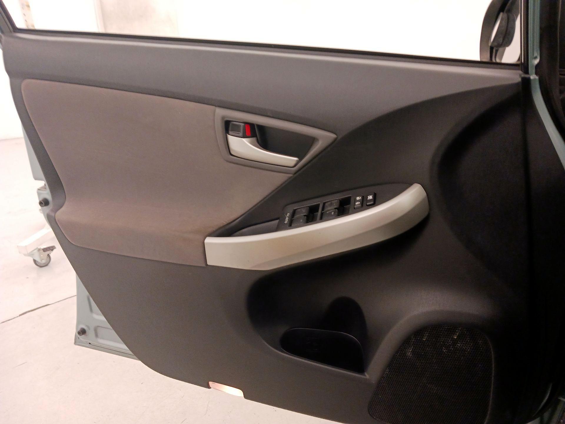 Thumbnail: 2013 Toyota Prius - 12