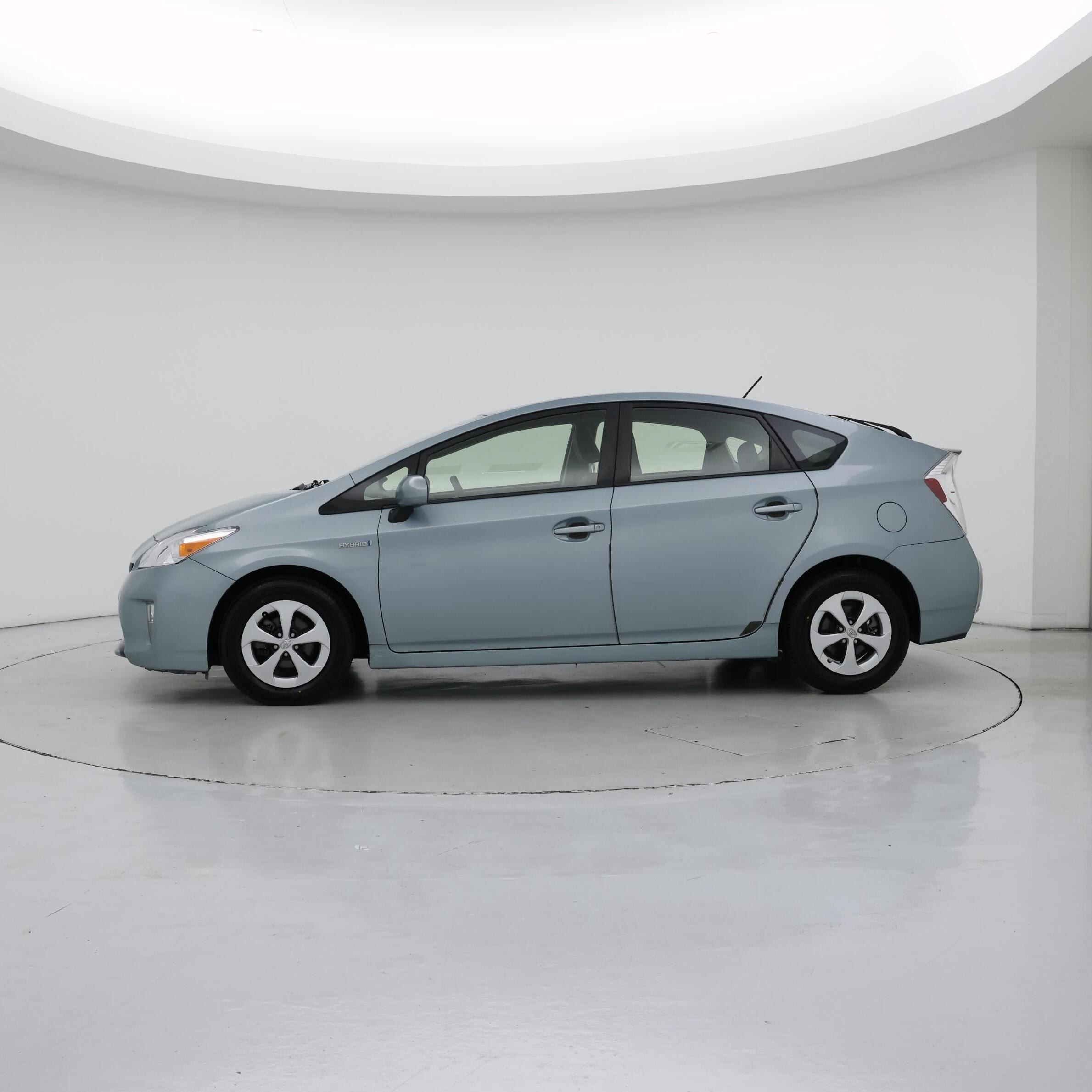 Thumbnail: 2013 Toyota Prius - 3