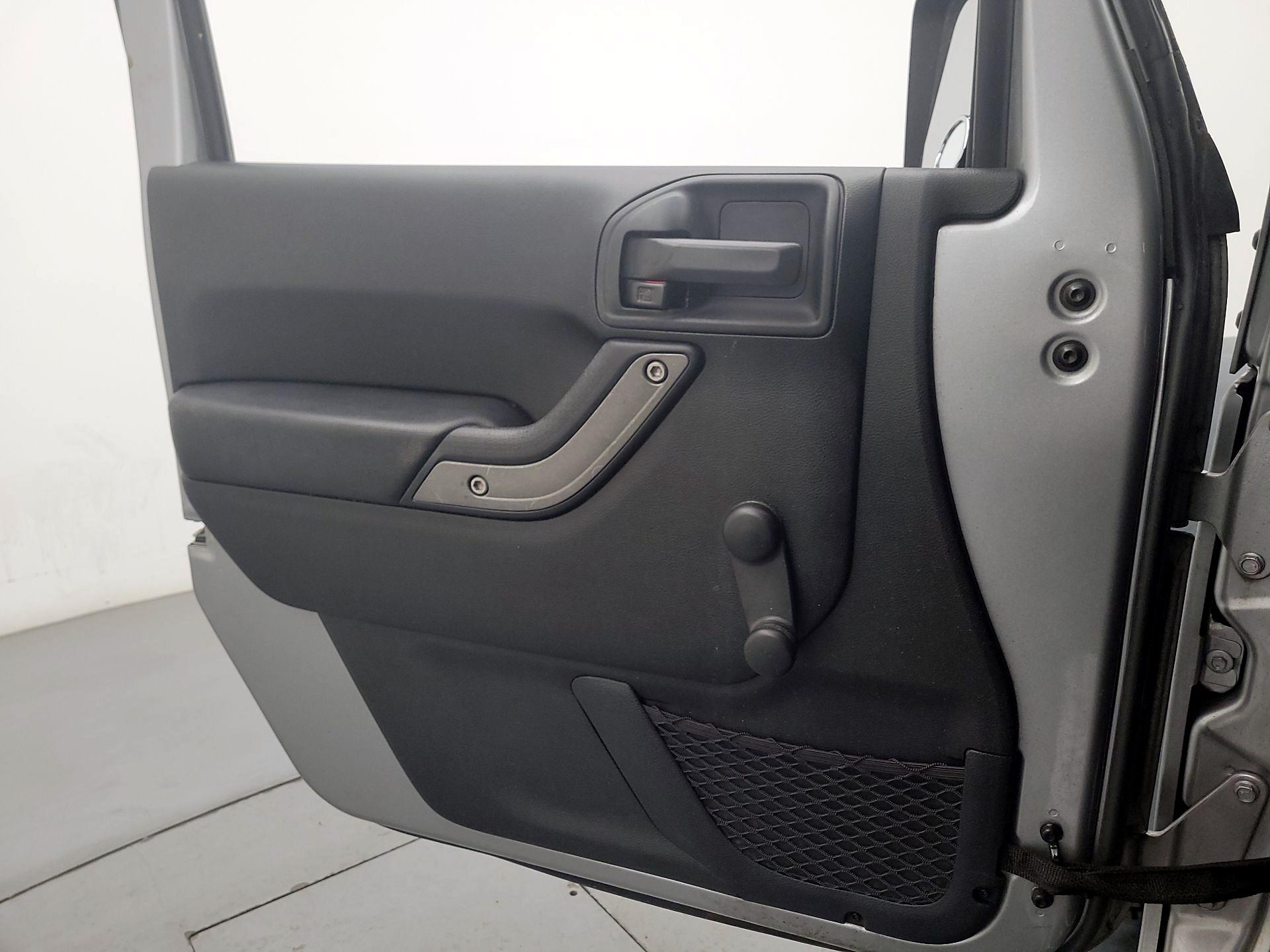 Thumbnail: 2016 Jeep Wrangler - 12