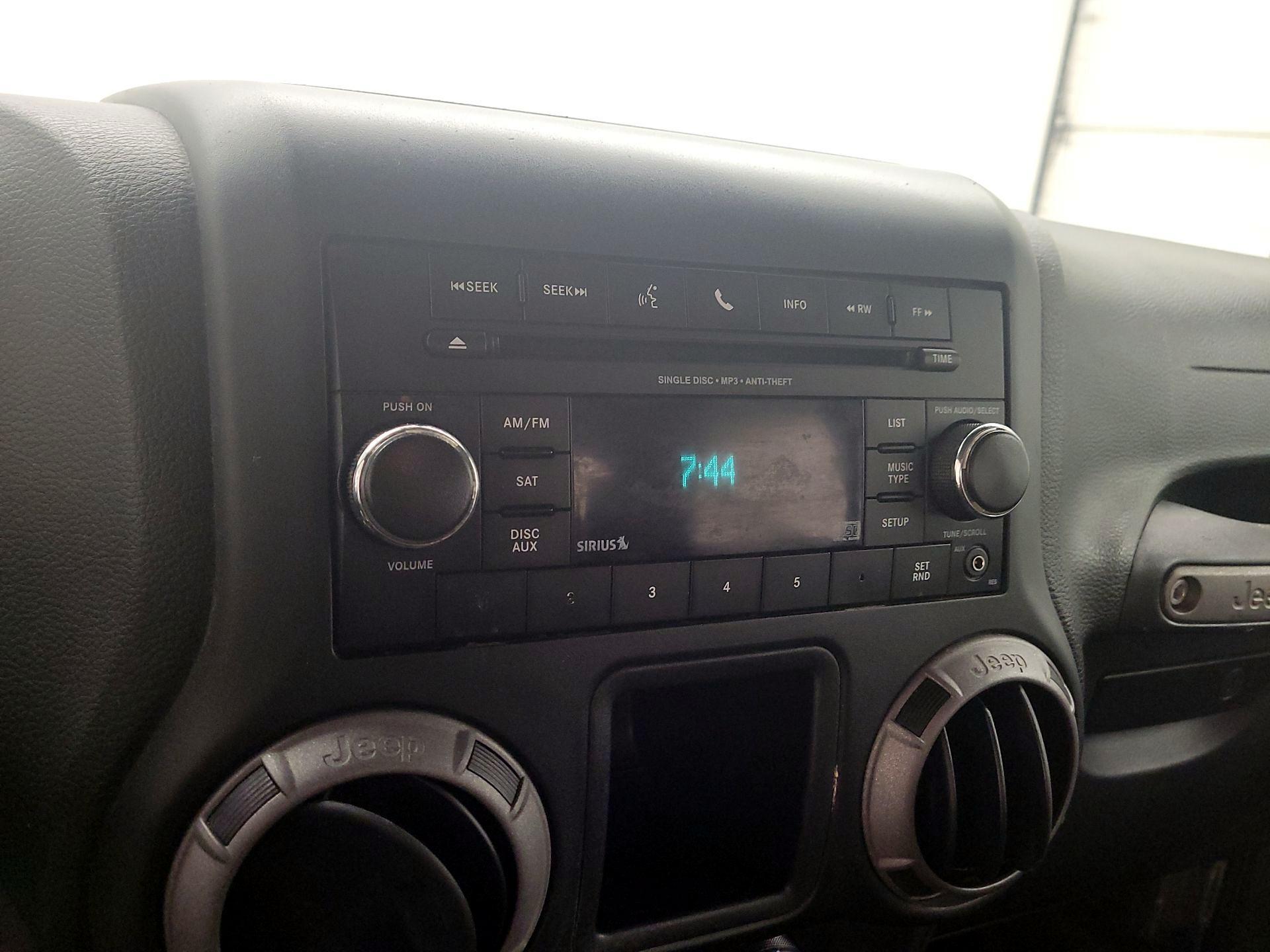 Thumbnail: 2016 Jeep Wrangler - 13