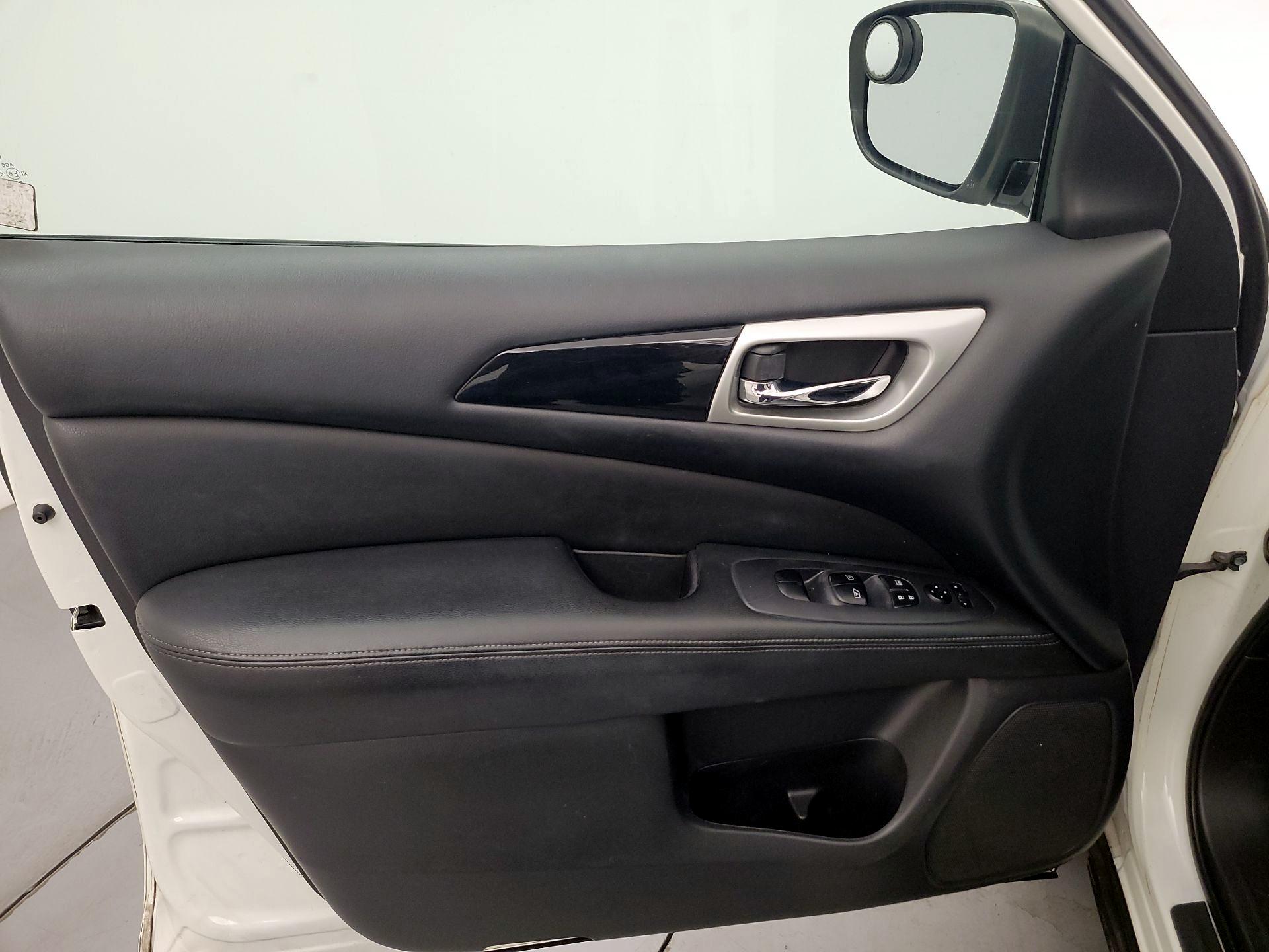 Thumbnail: 2018 Nissan Pathfinder - 12