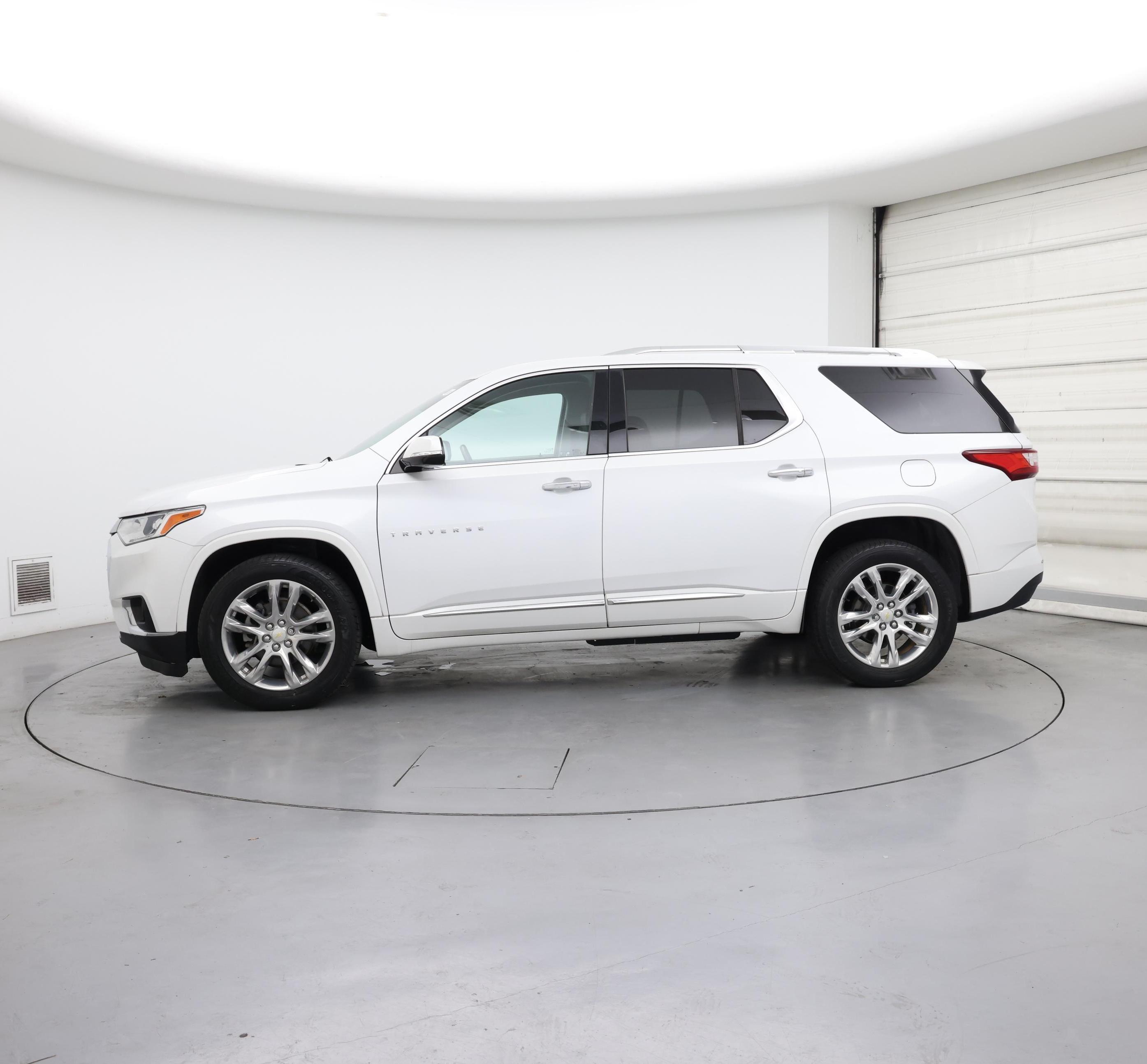 Thumbnail: 2019 Chevrolet Traverse - 3