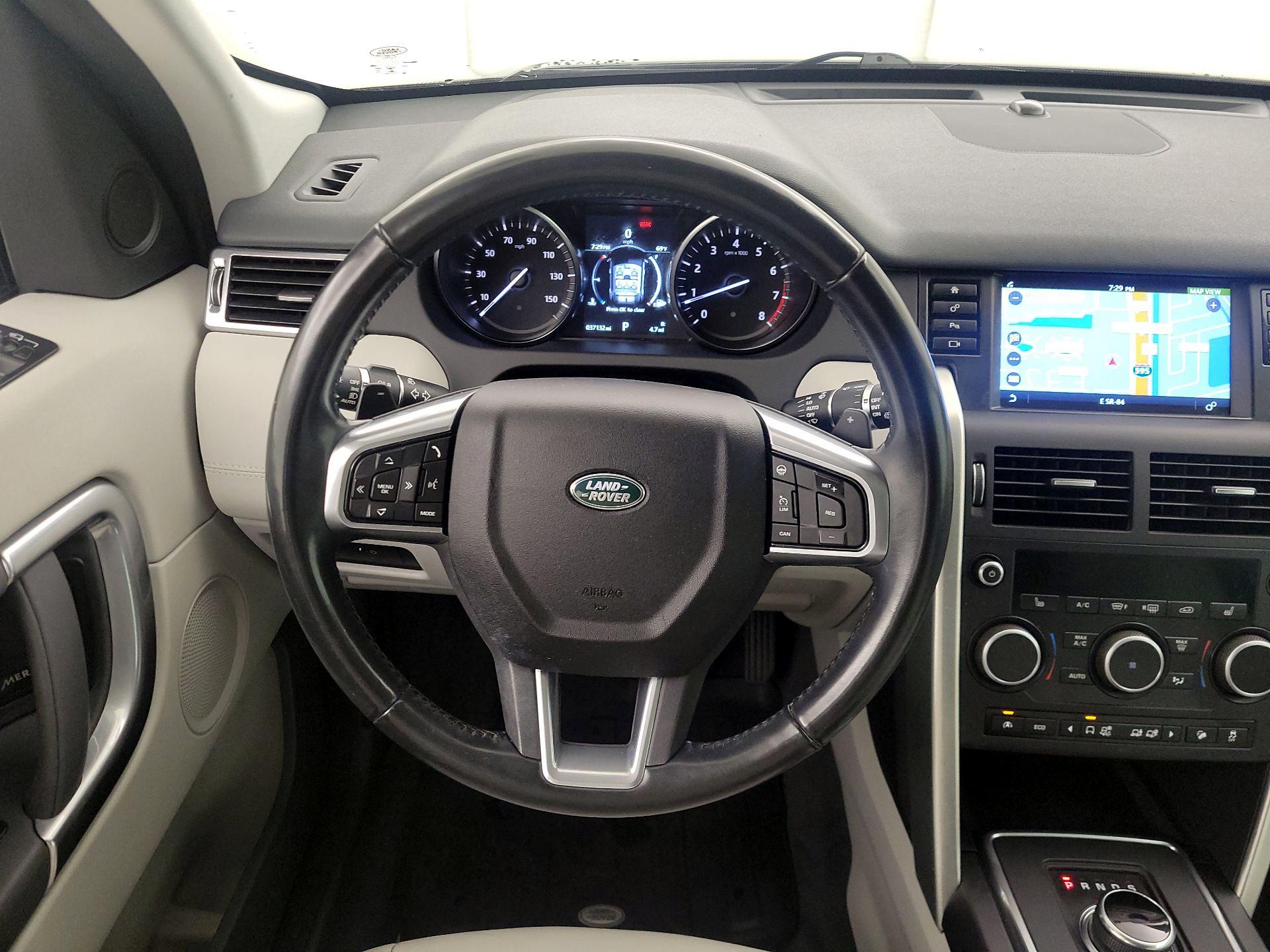 Thumbnail: 2017 Land Rover Discovery Sport - 10