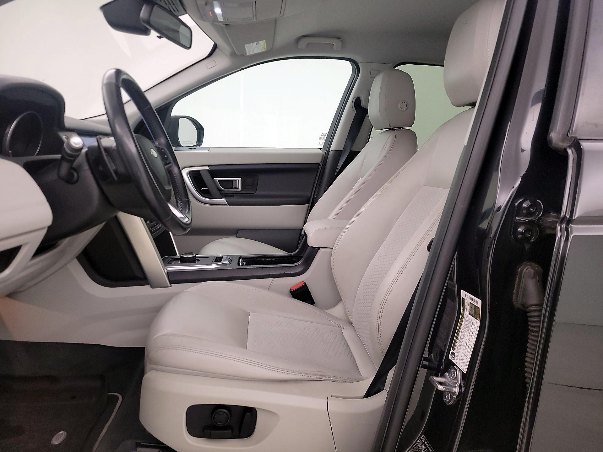 Thumbnail: 2017 Land Rover Discovery Sport - 11