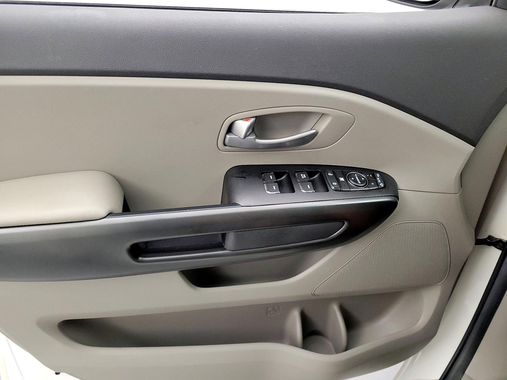 Thumbnail: 2017 Kia Sedona - 12