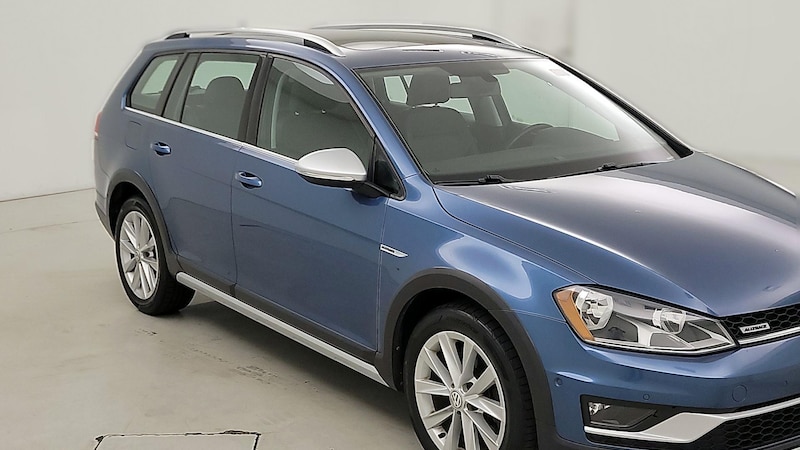 2017 Volkswagen Golf Alltrack SE Hero Image