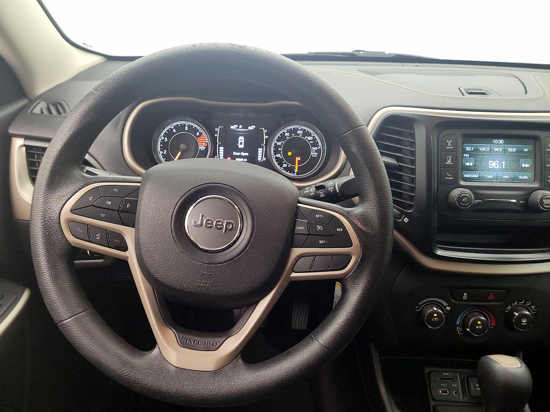 Thumbnail: 2018 Jeep Cherokee - 10