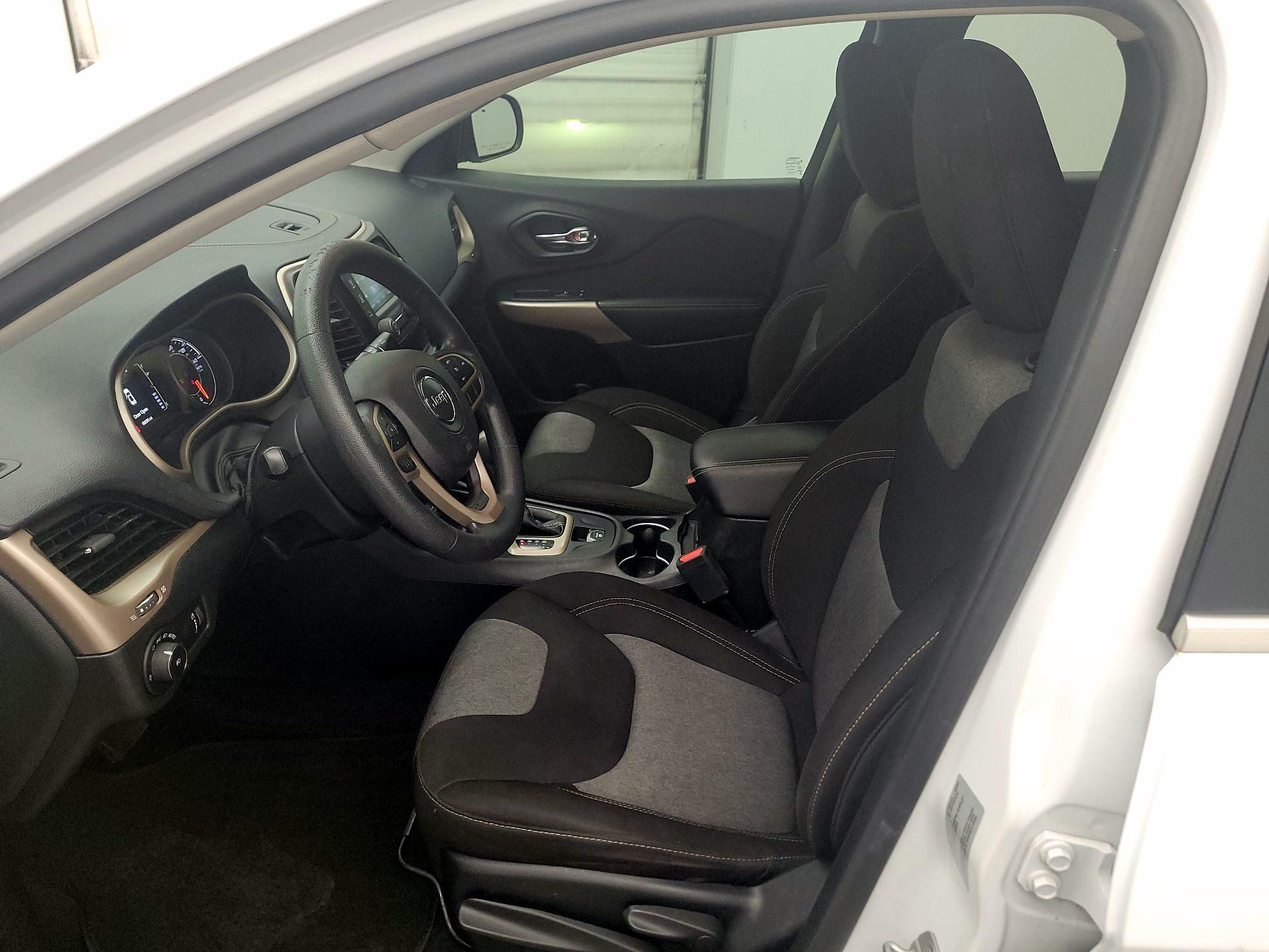 Thumbnail: 2018 Jeep Cherokee - 11