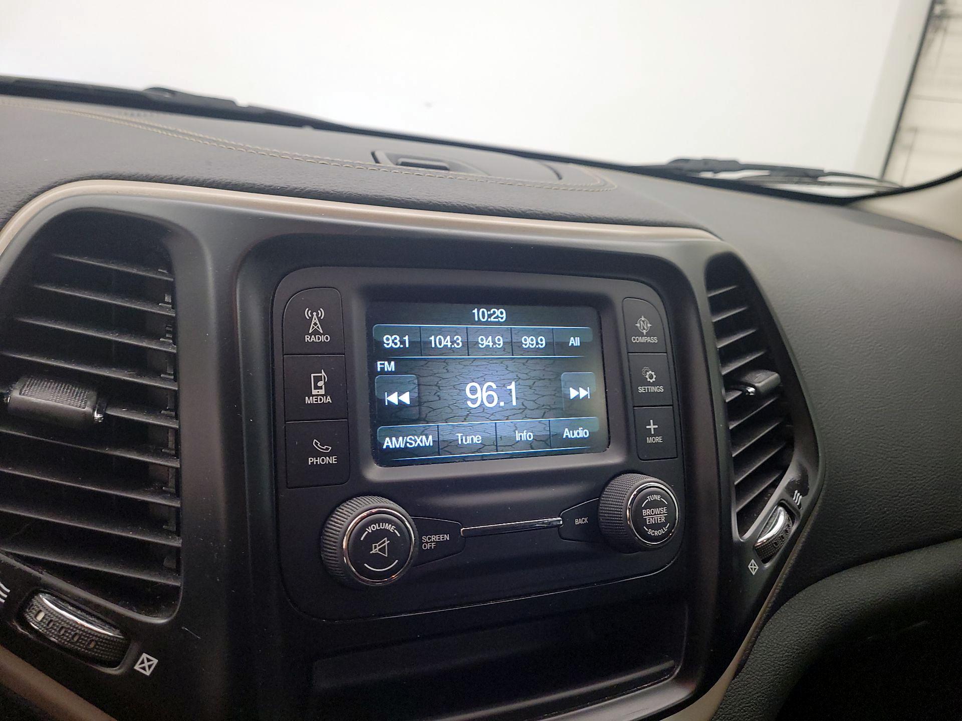 Thumbnail: 2018 Jeep Cherokee - 13