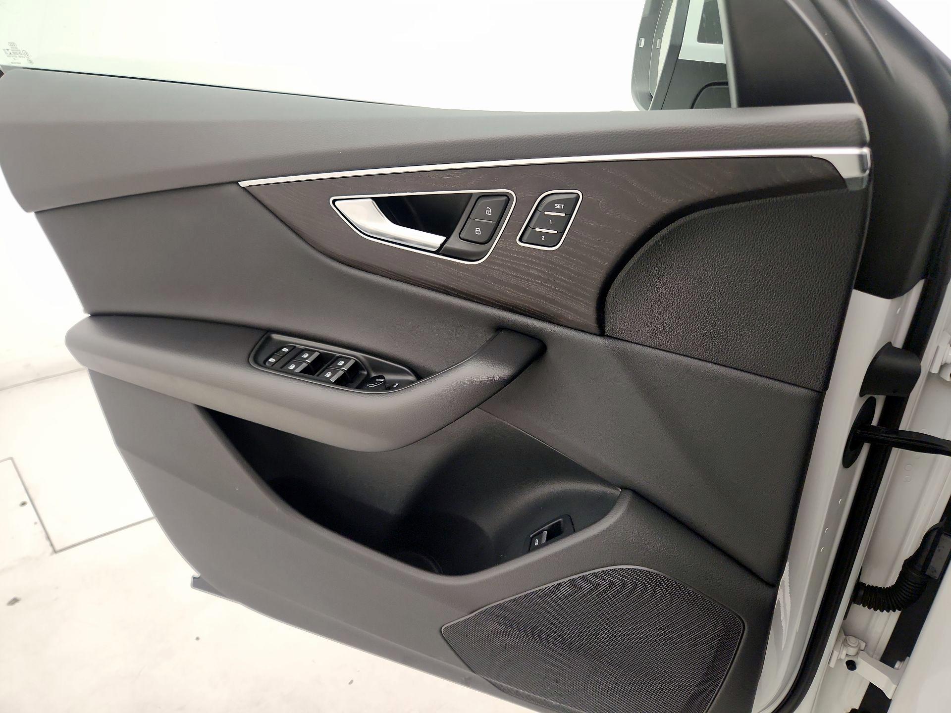 Thumbnail: 2021 Audi Q8 - 12