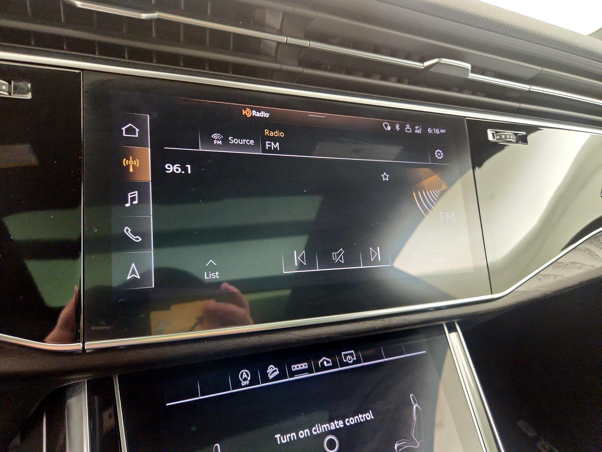 Thumbnail: 2021 Audi Q8 - 16