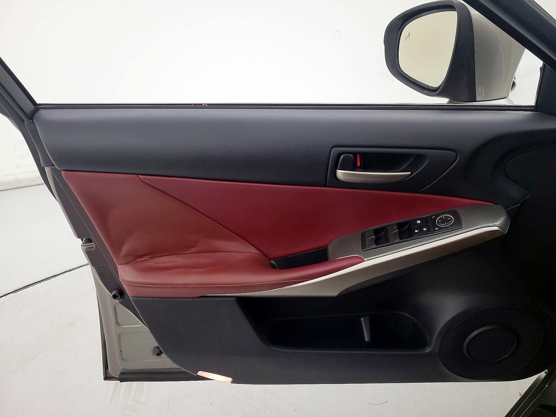 Thumbnail: 2017 Lexus IS - 12