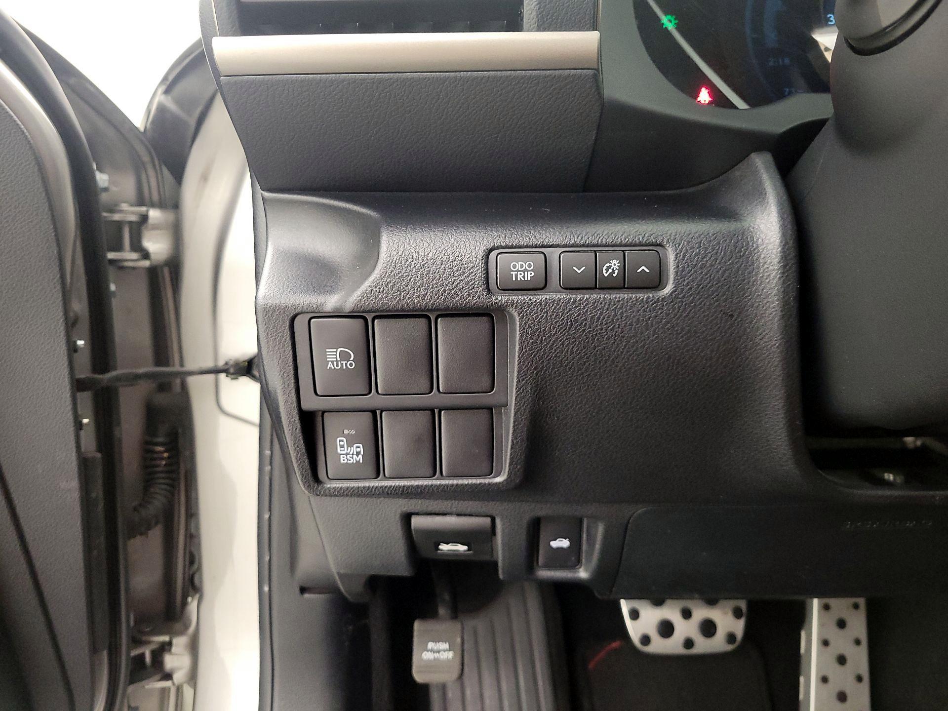 Thumbnail: 2017 Lexus IS - 13