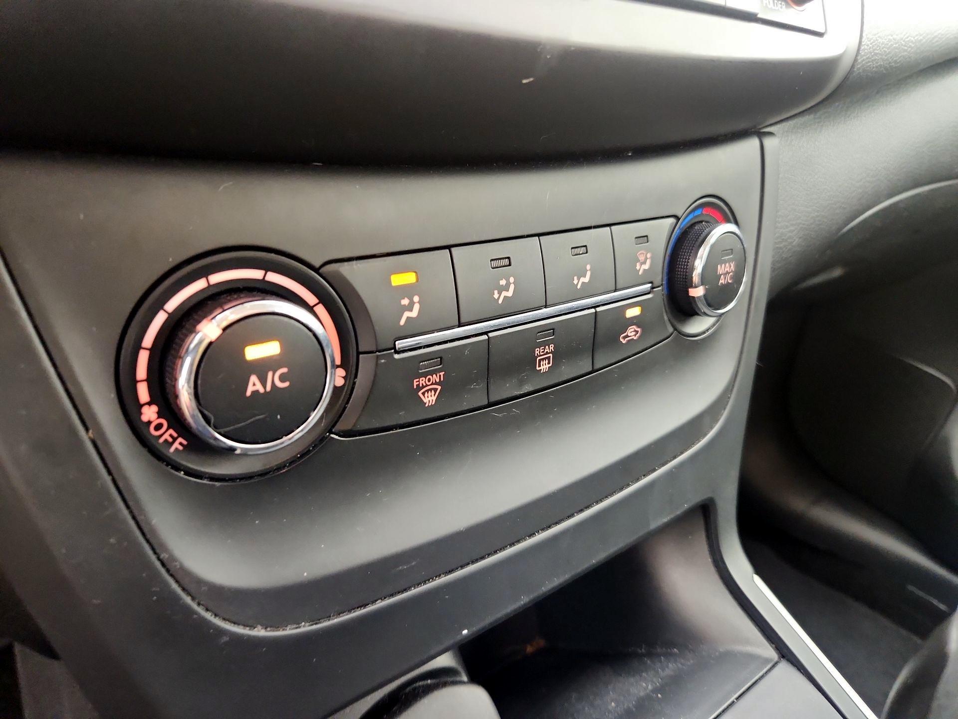 Thumbnail: 2018 Nissan Sentra - 16