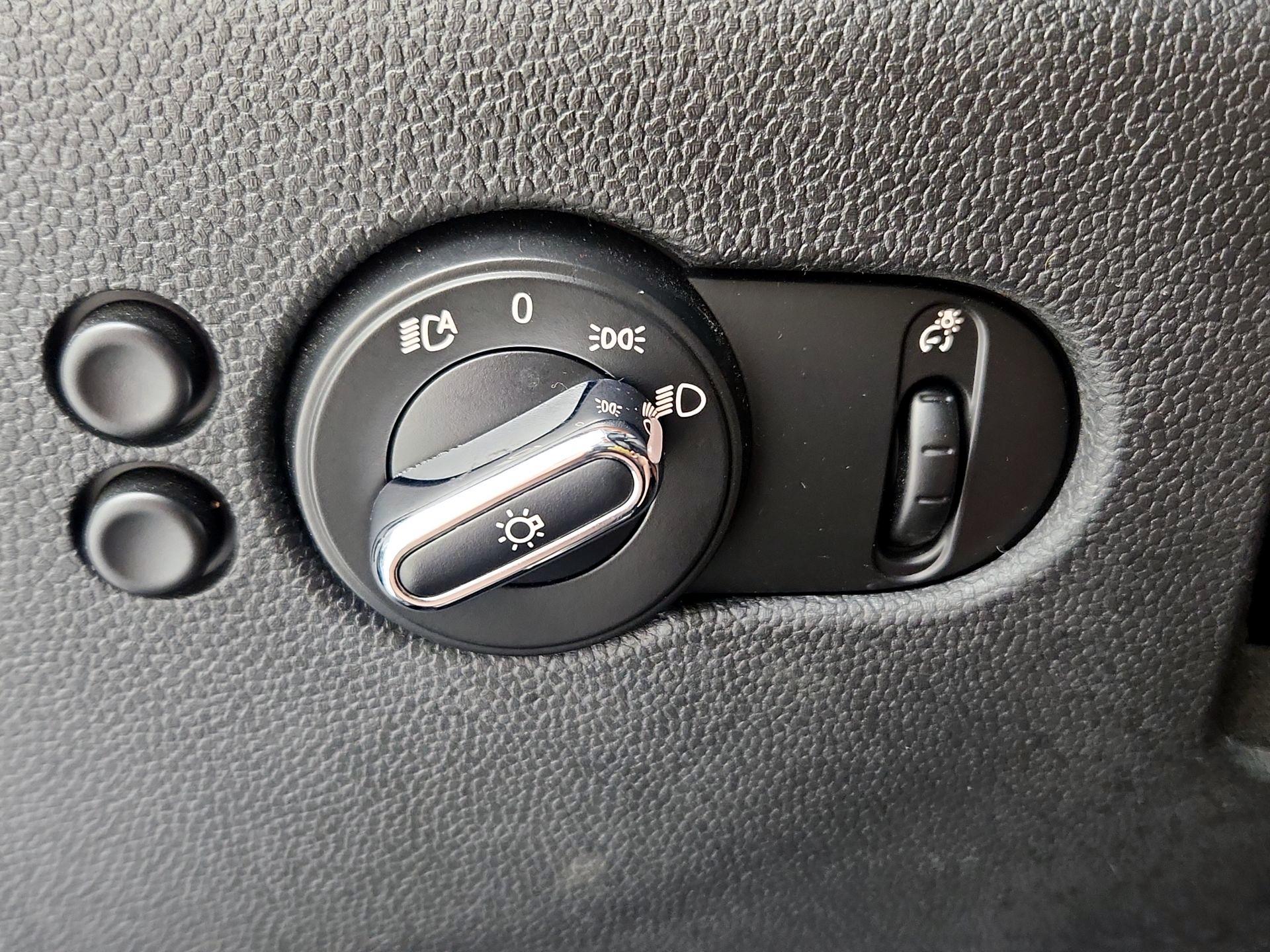 Thumbnail: 2017 MINI Cooper Hardtop - 13