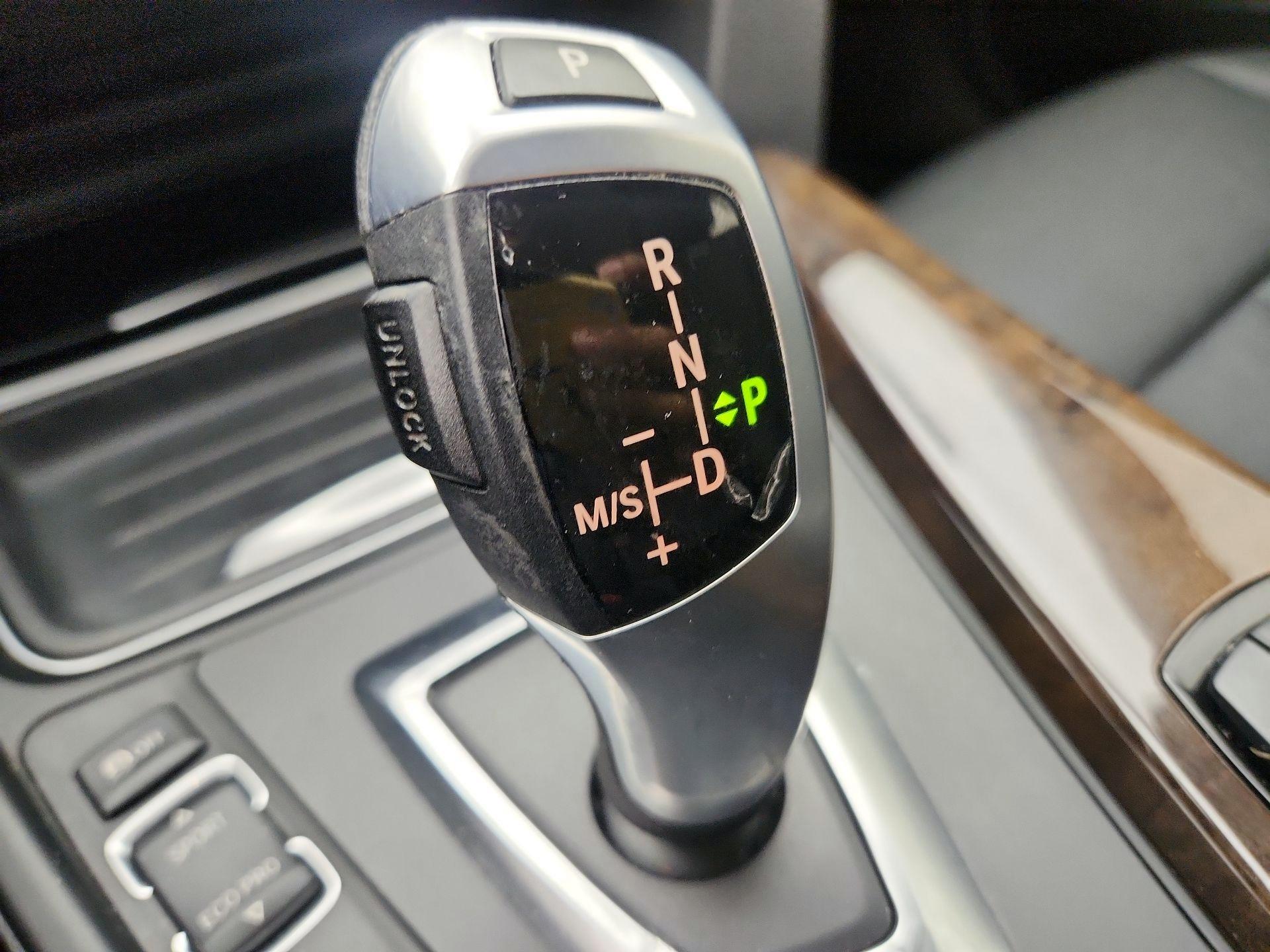 Thumbnail: 2015 BMW 3 Series - 16