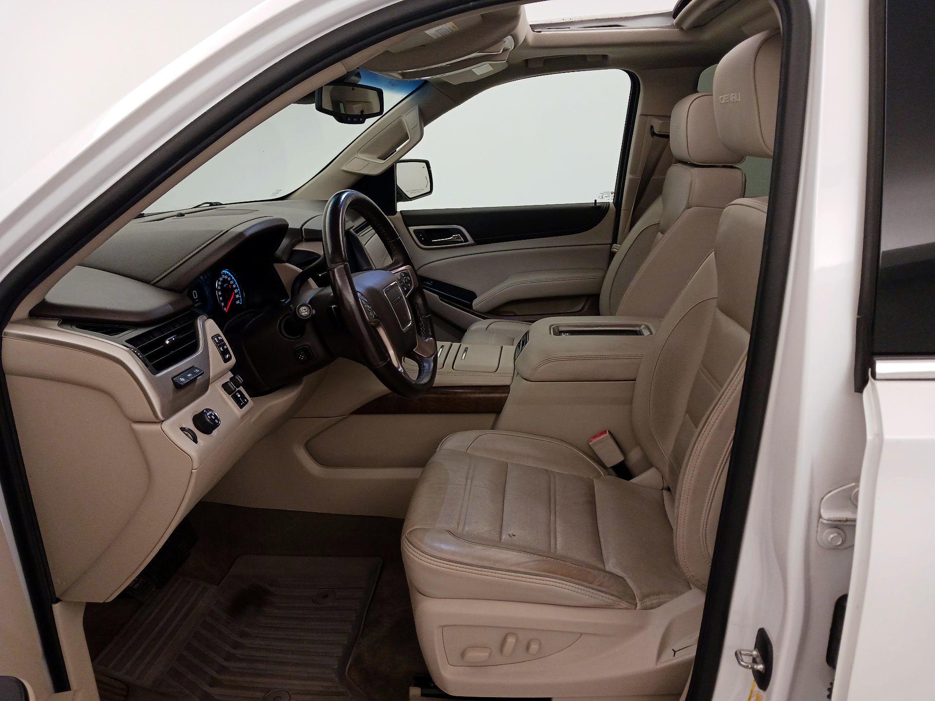 Thumbnail: 2019 GMC Yukon XL - 11