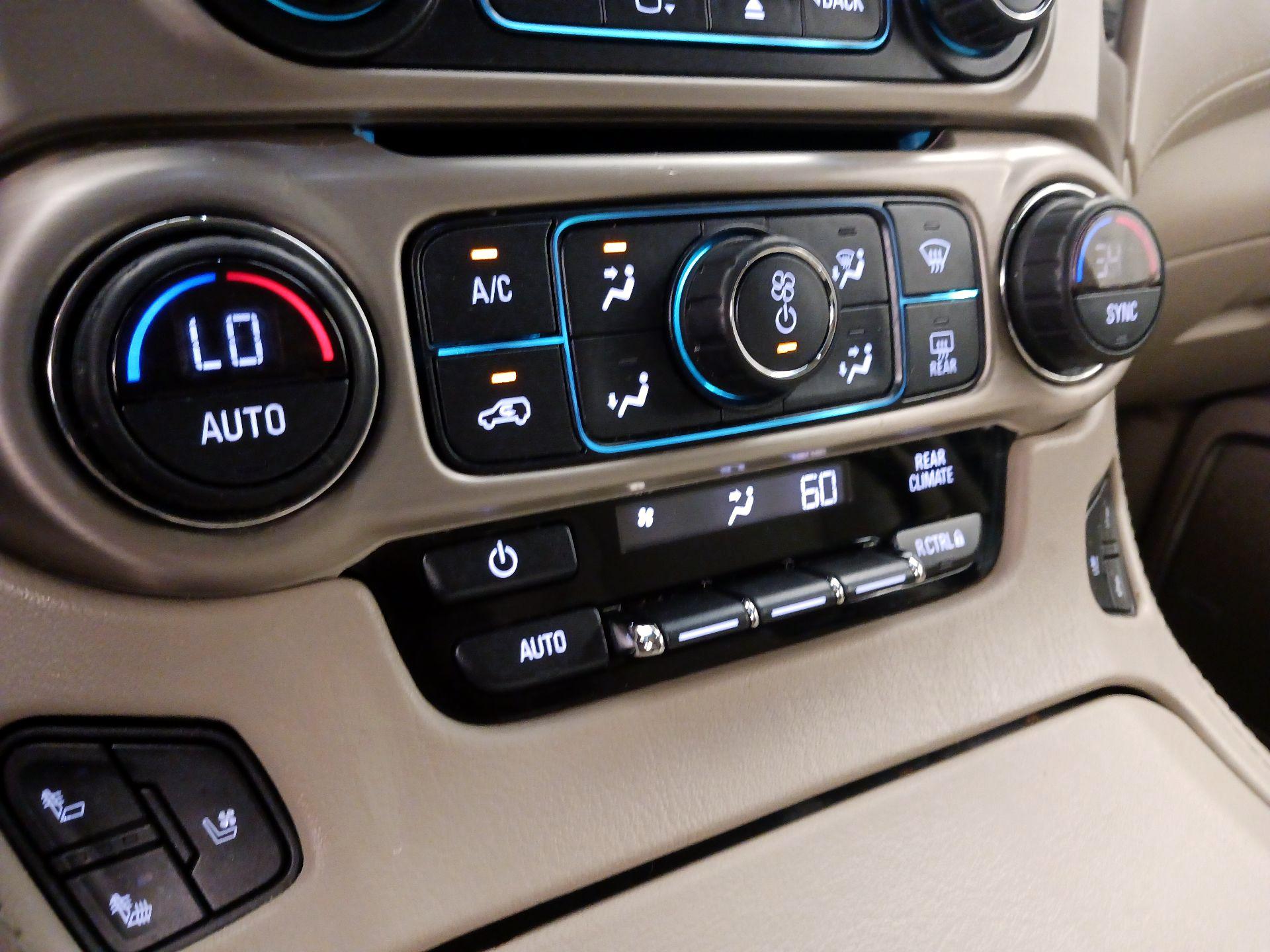 Thumbnail: 2019 GMC Yukon XL - 17
