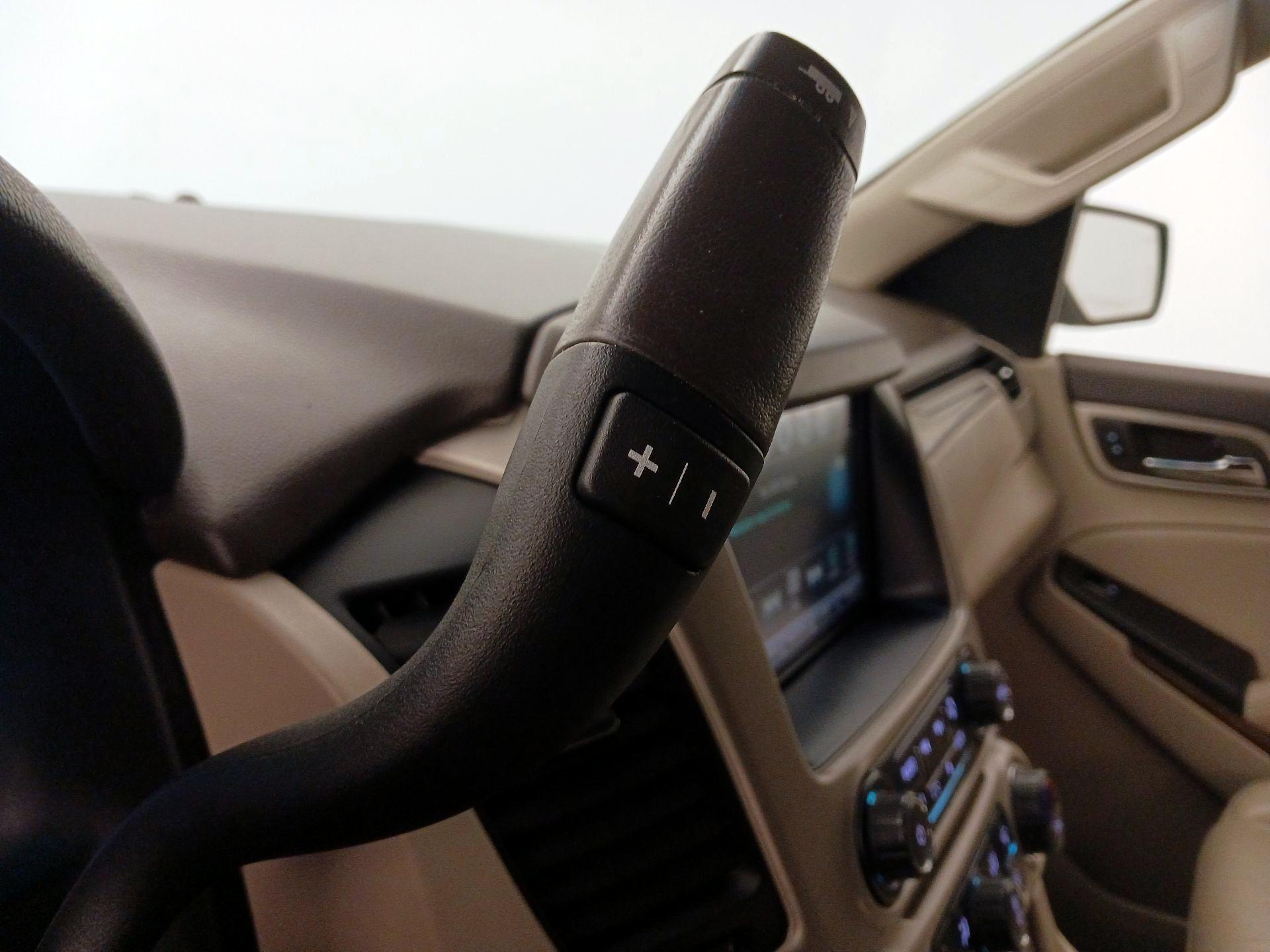 Thumbnail: 2019 GMC Yukon XL - 18