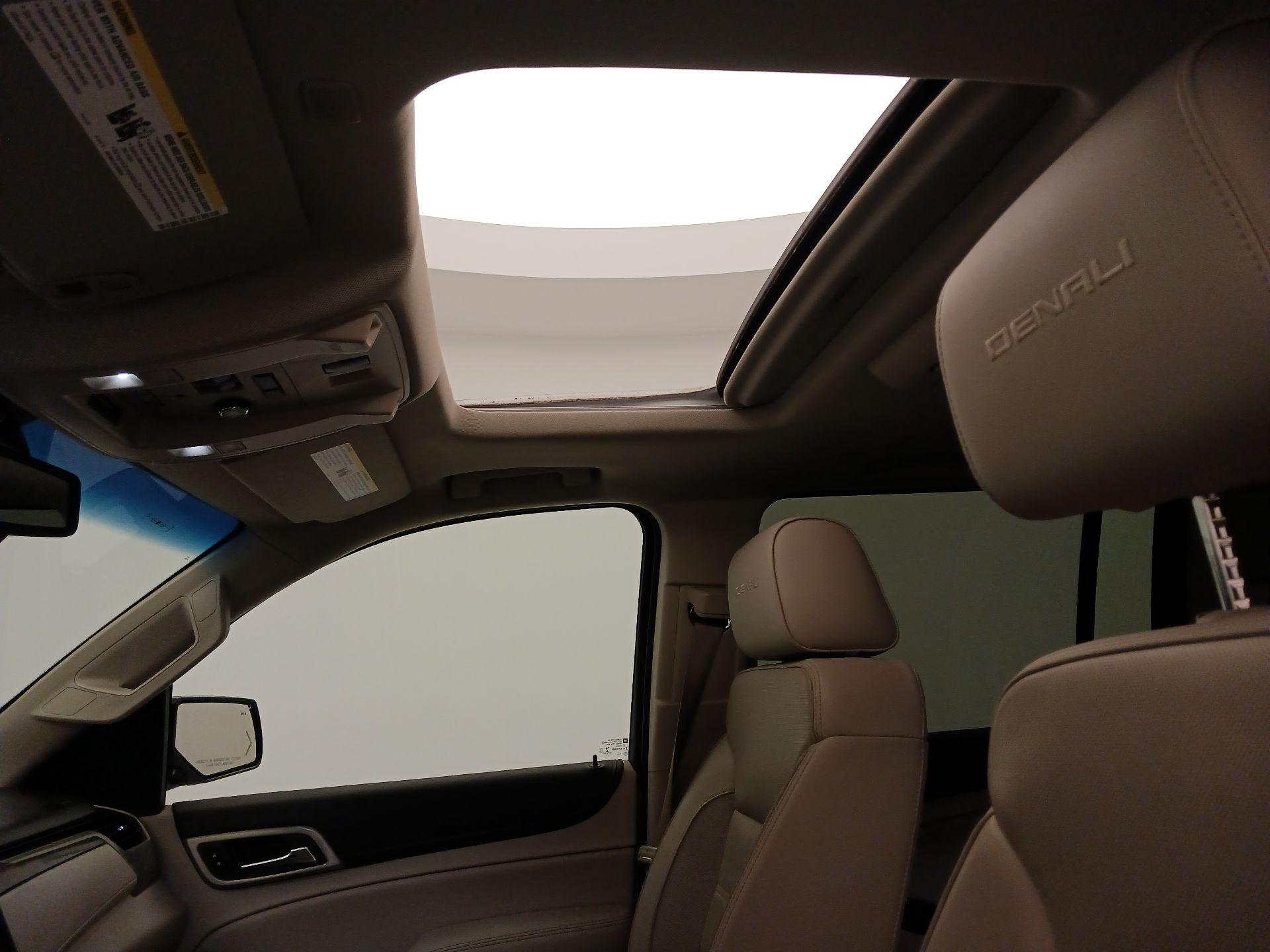 Thumbnail: 2019 GMC Yukon XL - 20