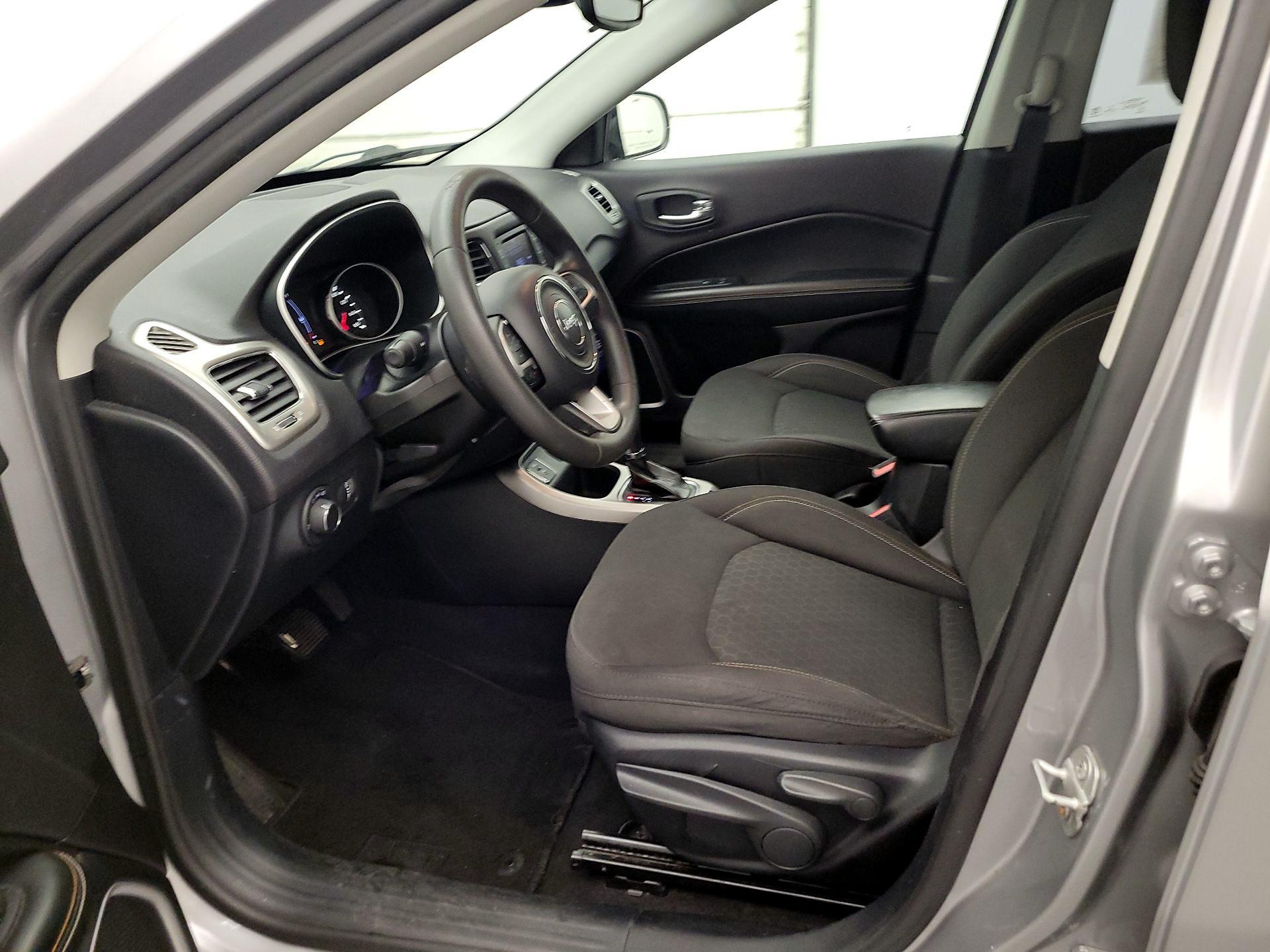 Thumbnail: 2018 Jeep Compass - 11