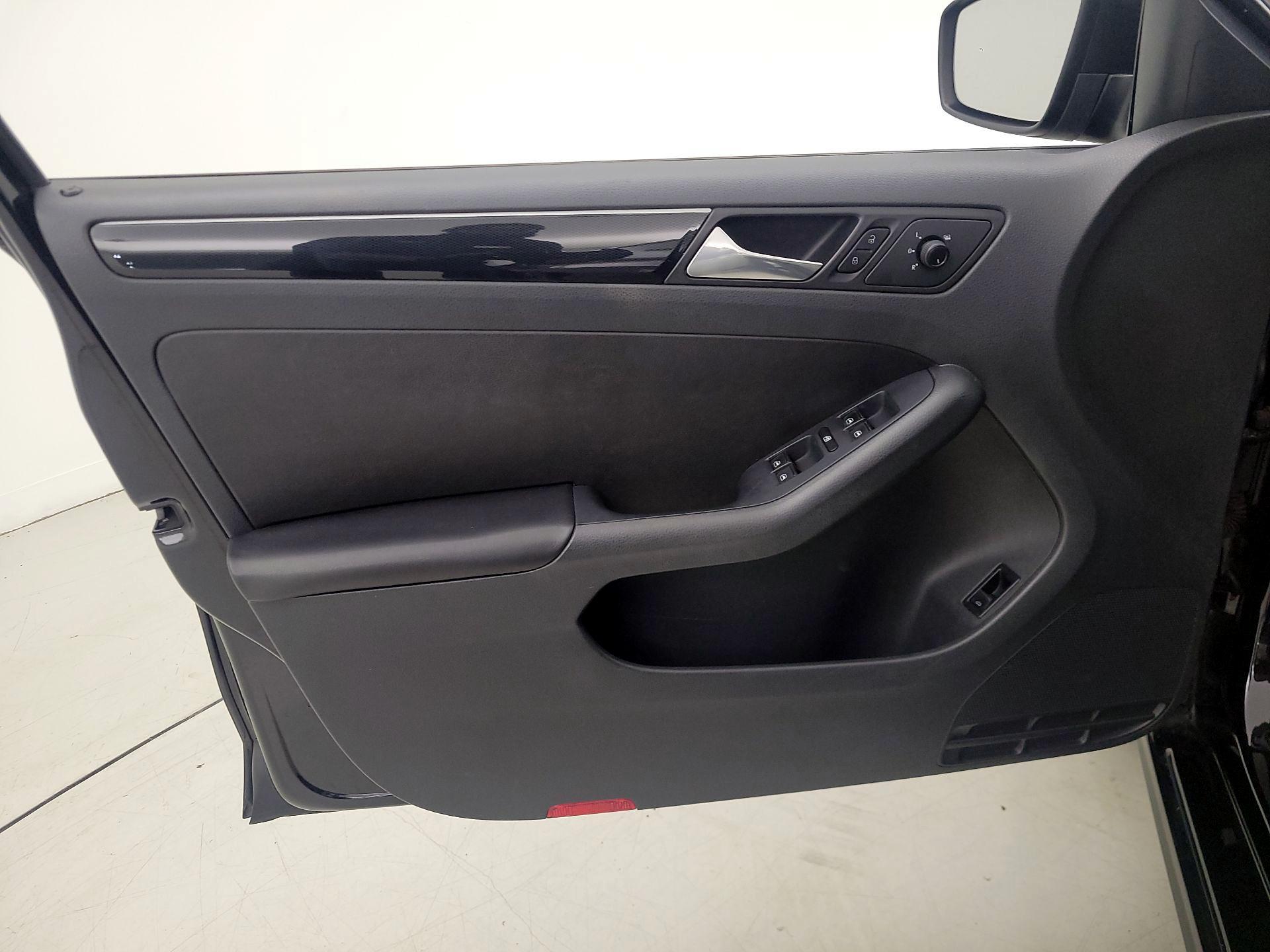 Thumbnail: 2015 Volkswagen Jetta - 12