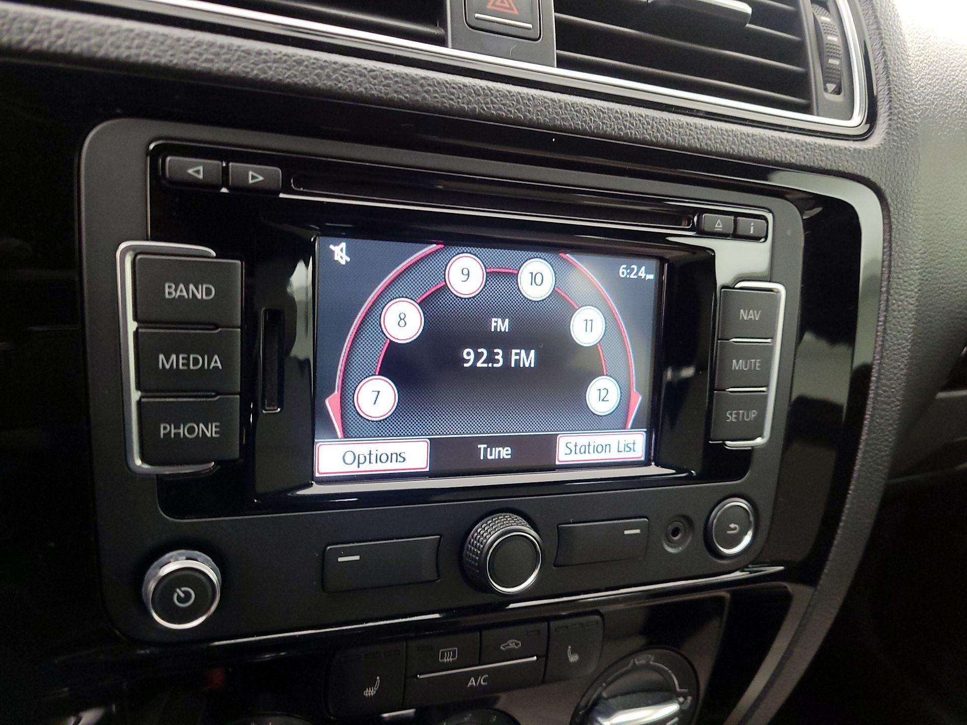 Thumbnail: 2015 Volkswagen Jetta - 16